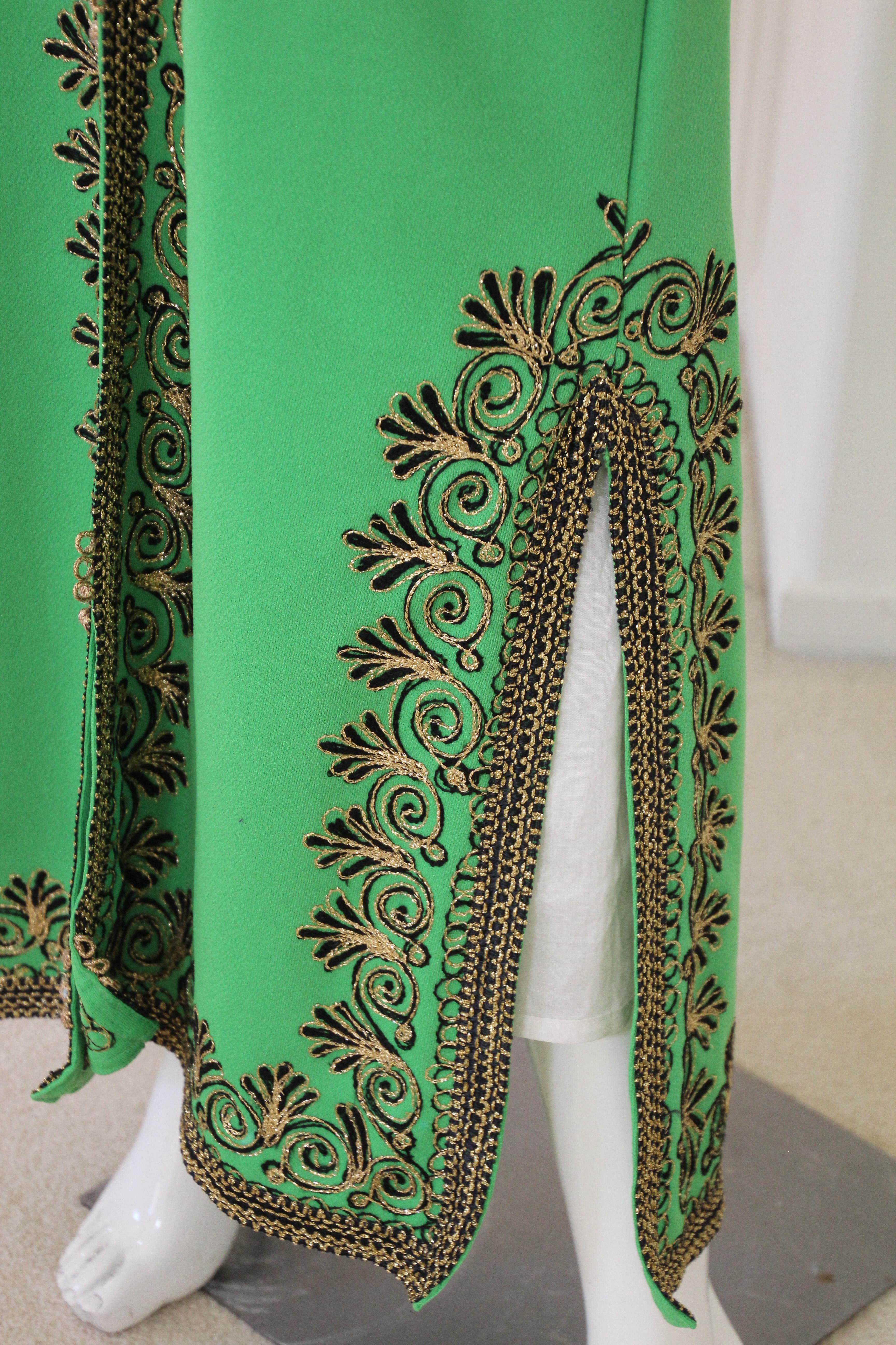 Women's or Men's Vintage Moroccan Kaftan Green Maxi Dress circa 1970 Size L For Sale
