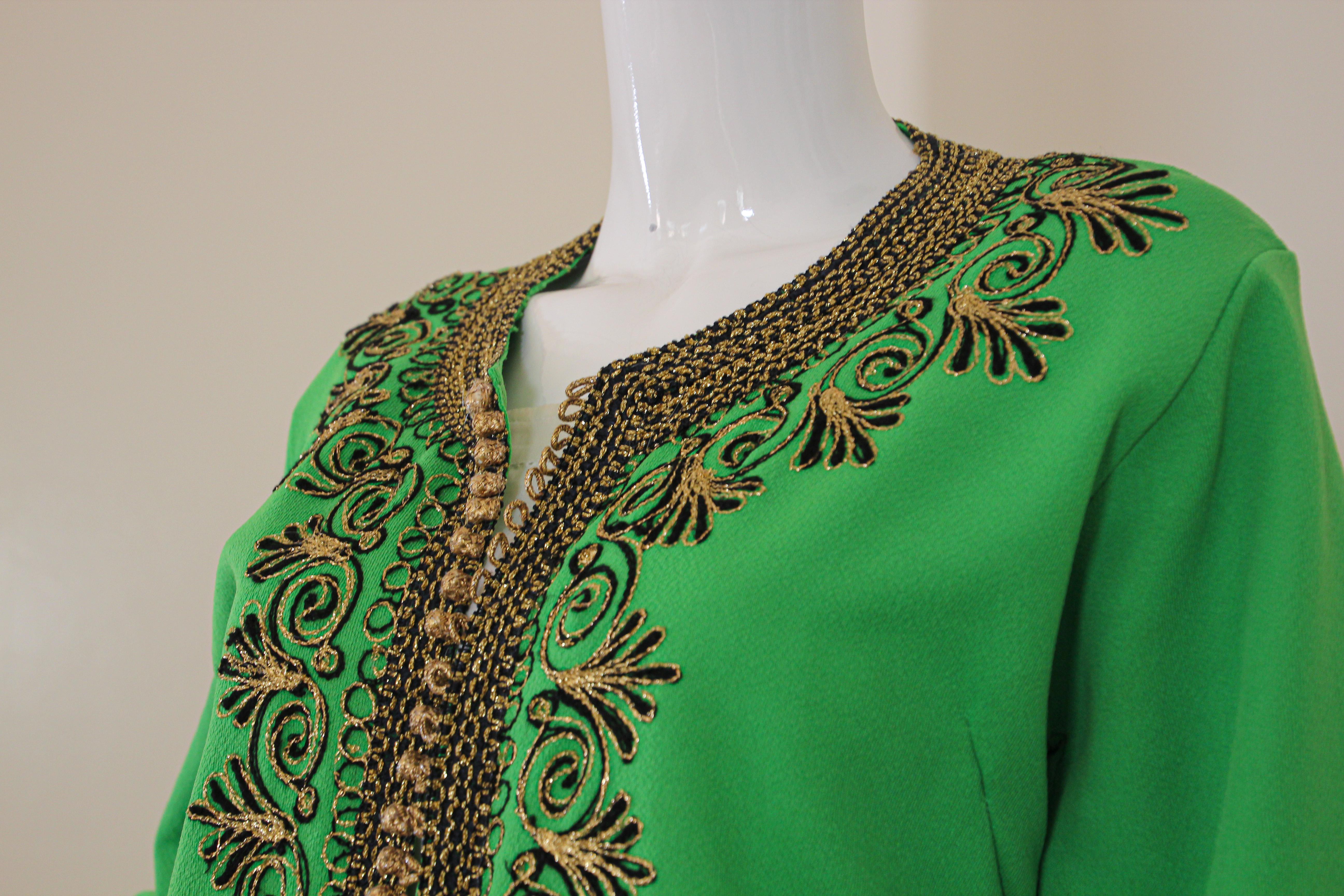 Vintage Moroccan Kaftan Green Maxi Dress circa 1970 Size L In Good Condition For Sale In North Hollywood, CA