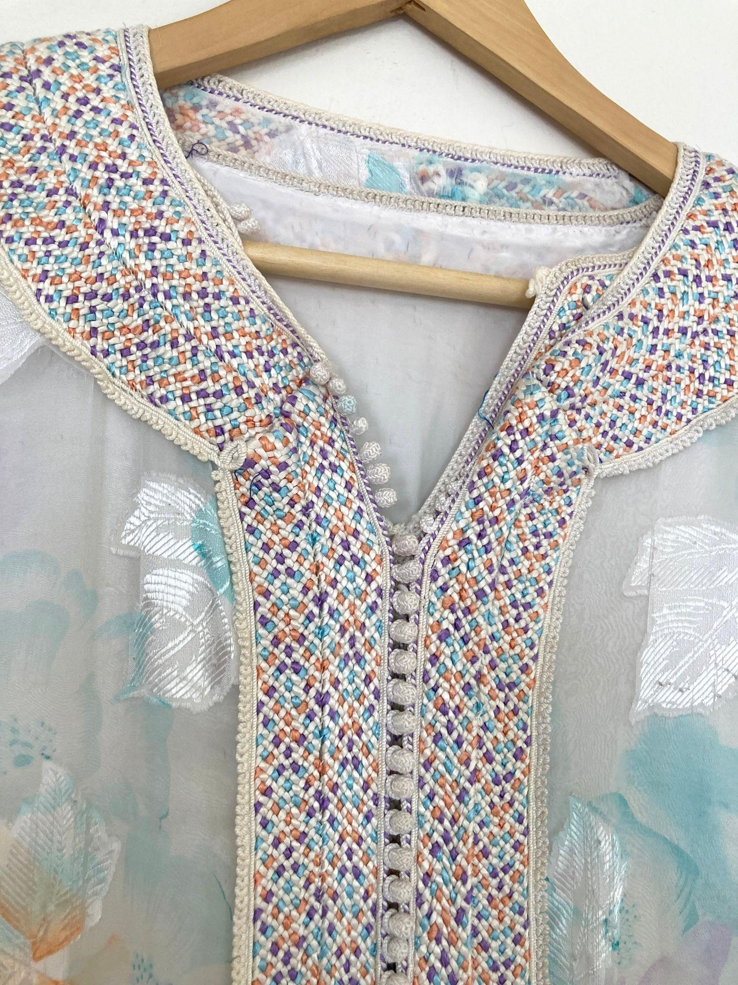 Marocain Caftan marocain vintage en tissu cachemire à fleurs turquoise et or en vente