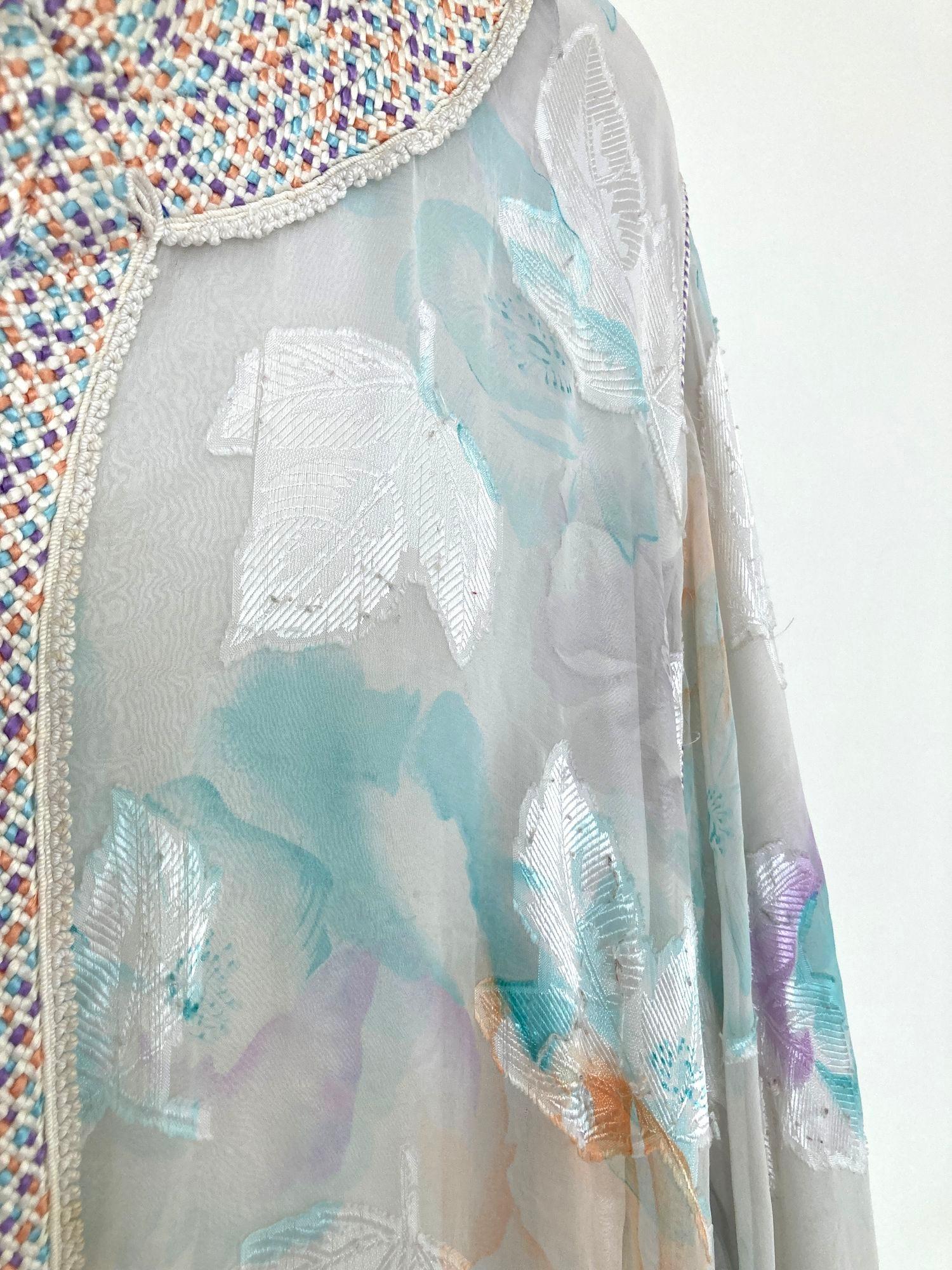 Caftan marocain vintage en tissu cachemire à fleurs turquoise et or Bon état - En vente à North Hollywood, CA