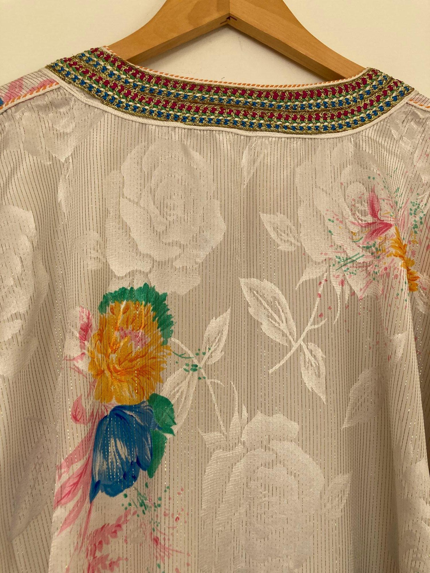 Marokkanischer Vintage-Kaftan in Weiß mit Blumenmuster, ca. 1970 im Angebot 2