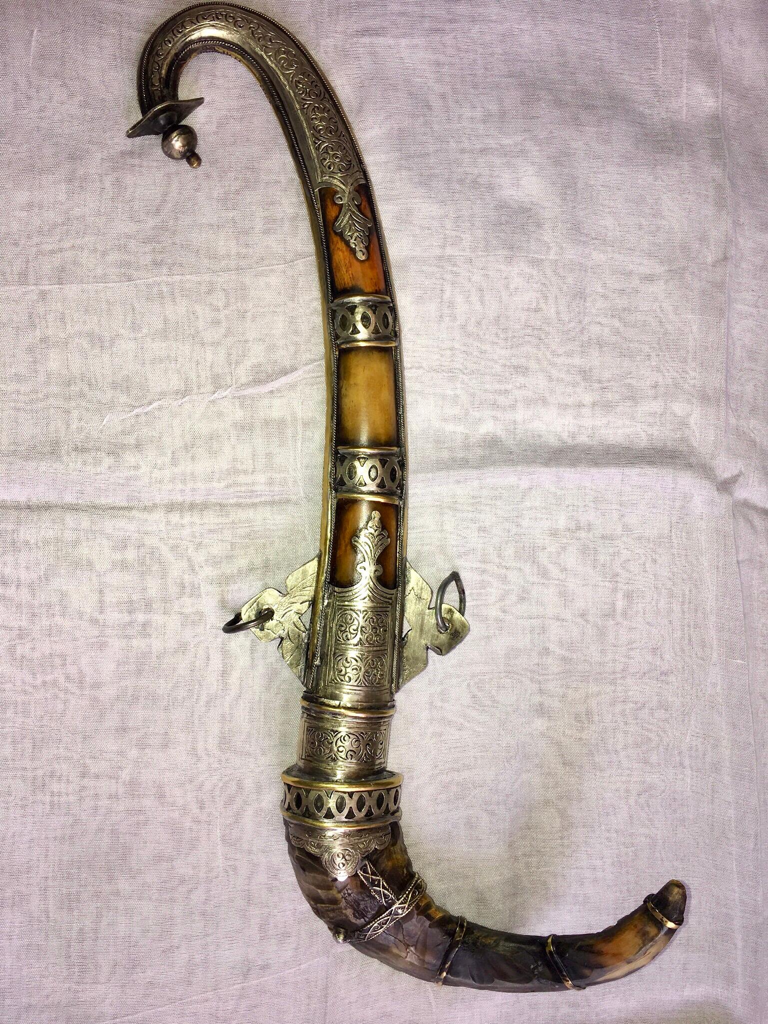Vintage Moroccan Khanjar Dagger Knife Curved Blade Weapon Bone, Horn, Silver In Good Condition For Sale In Vineyard Haven, MA