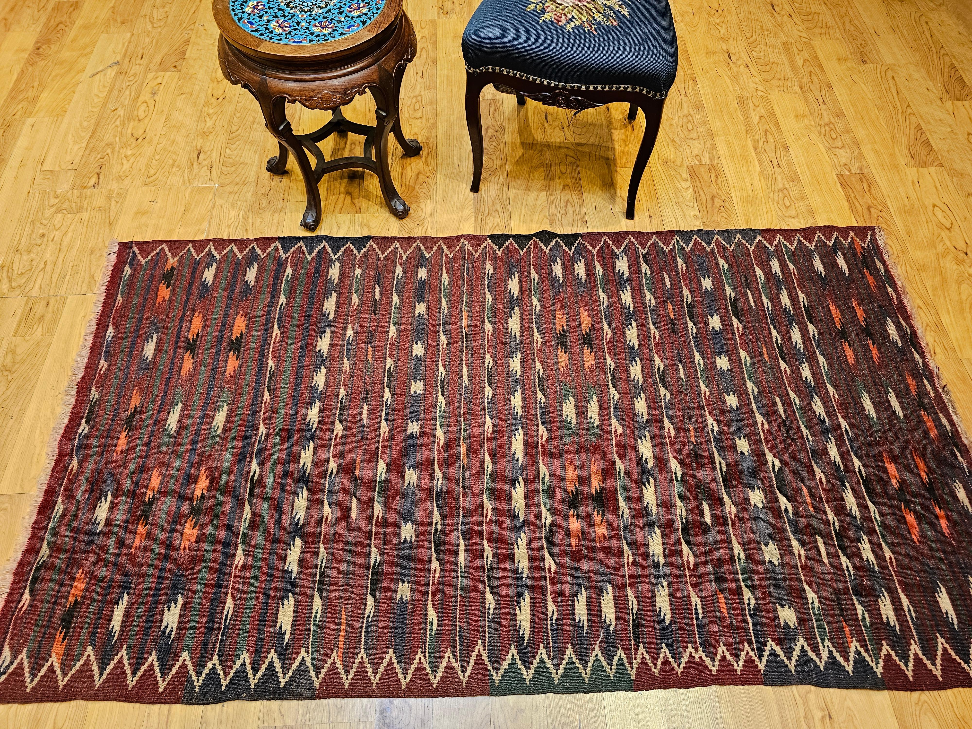 Rug & Kilim marocain vintage à rayures rouges, vertes, brunes et ivoires en vente 3