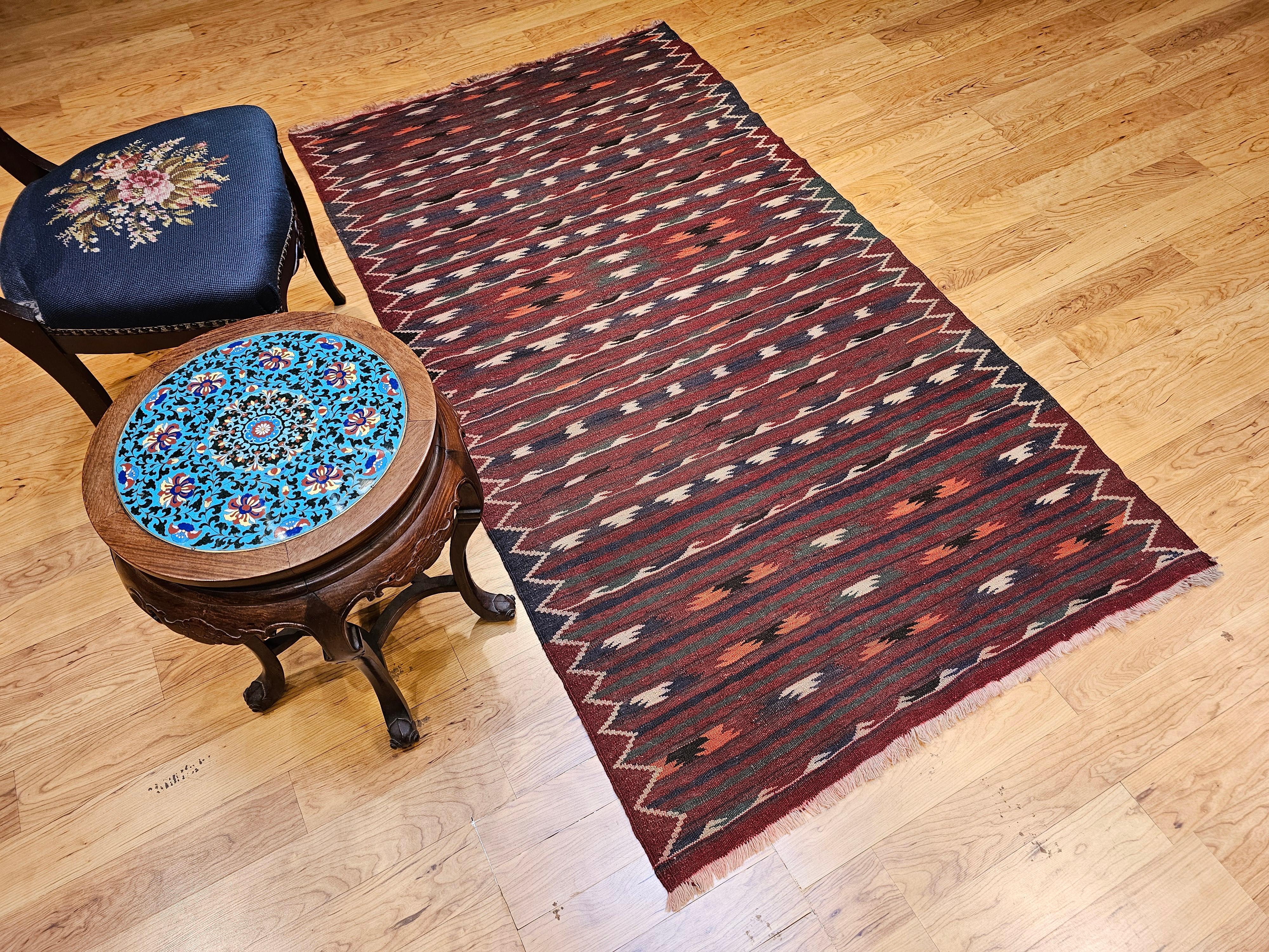 Laine Rug & Kilim marocain vintage à rayures rouges, vertes, brunes et ivoires en vente