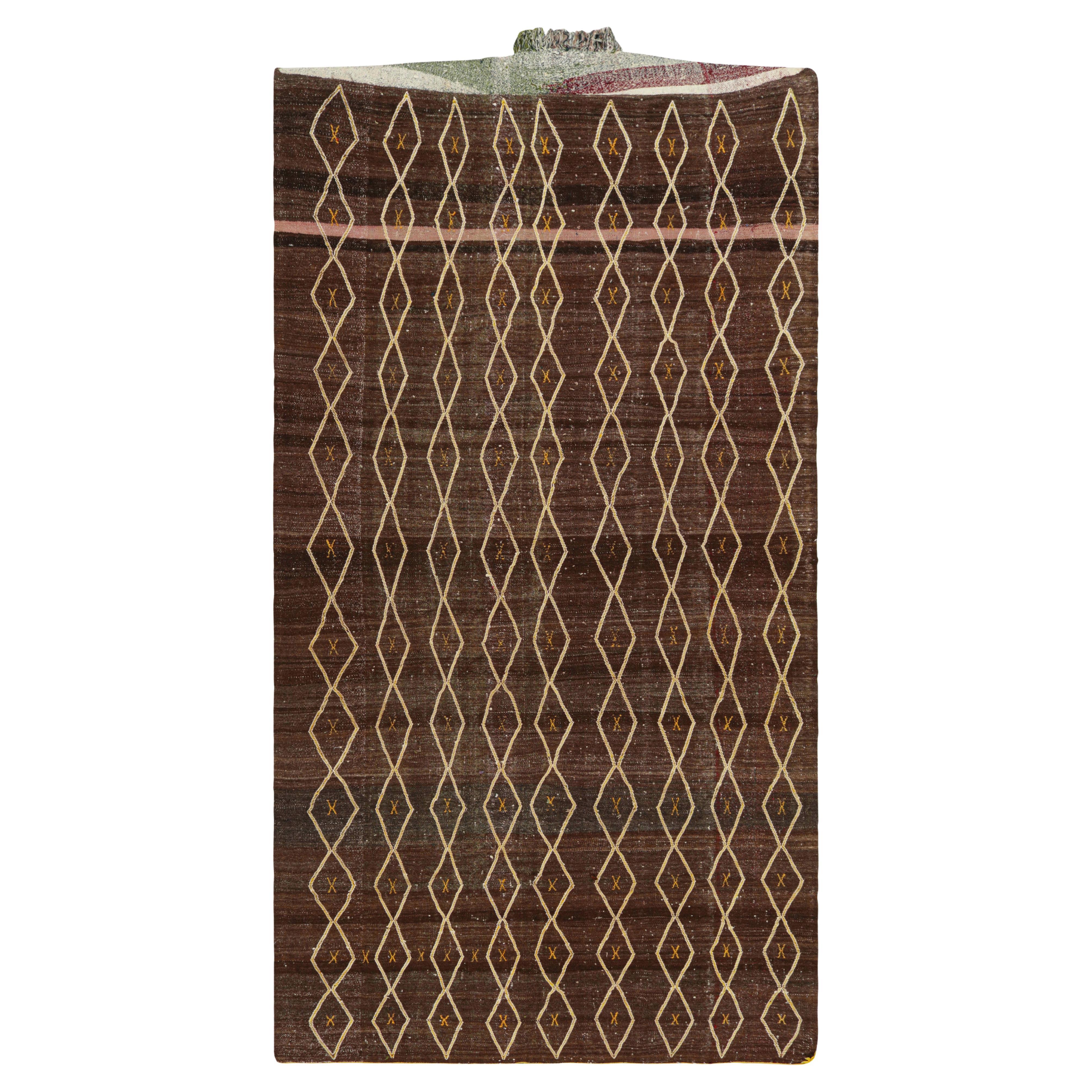 Kilim marocchino vintage in marrone con losanghe geometriche, da Rug & Kilim