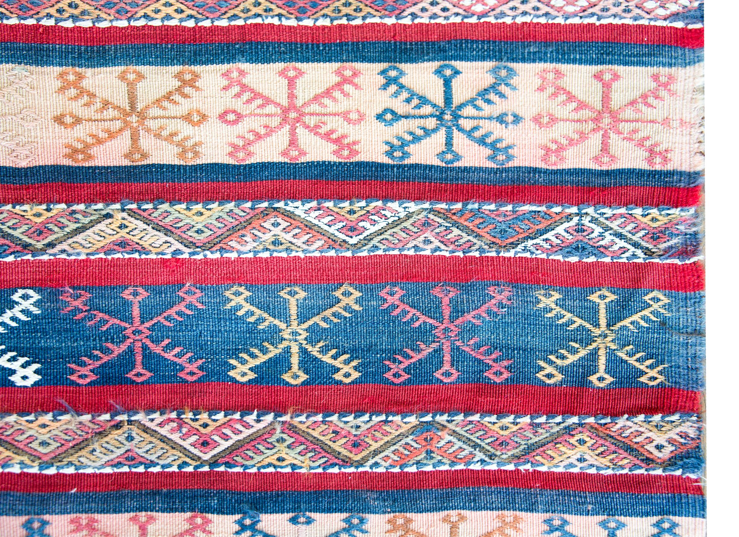 Marokkanischer Kelim-Teppich, Vintage im Zustand „Gut“ im Angebot in Chicago, IL