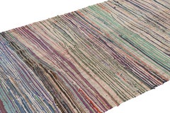 Alfombra vintage marroquí Kilim de rayas policromáticas, de Rug & Kilim