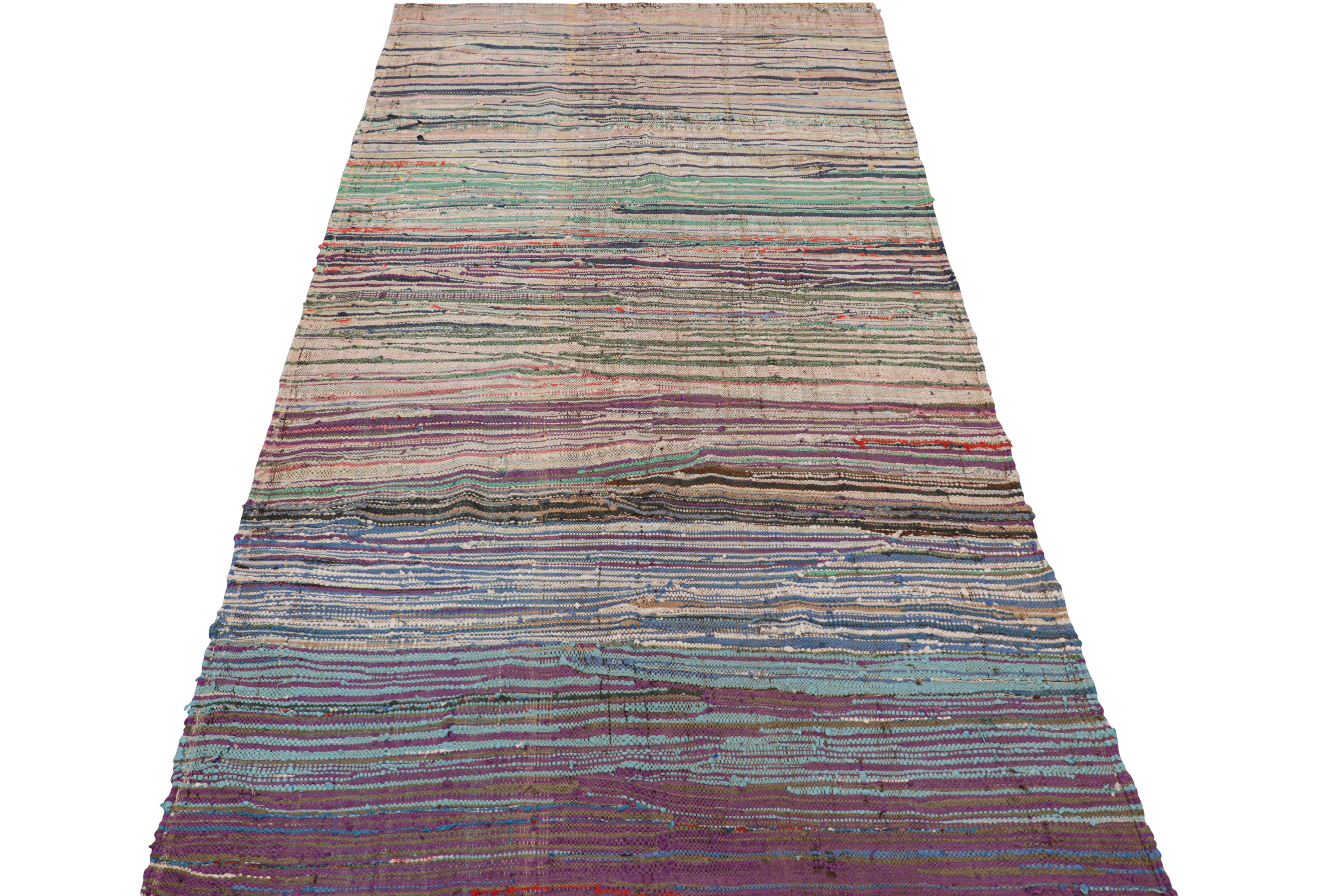 Tappeto Kilim marocchino vintage a strisce policrome, da Rug & Kilim In condizioni buone in vendita a Long Island City, NY
