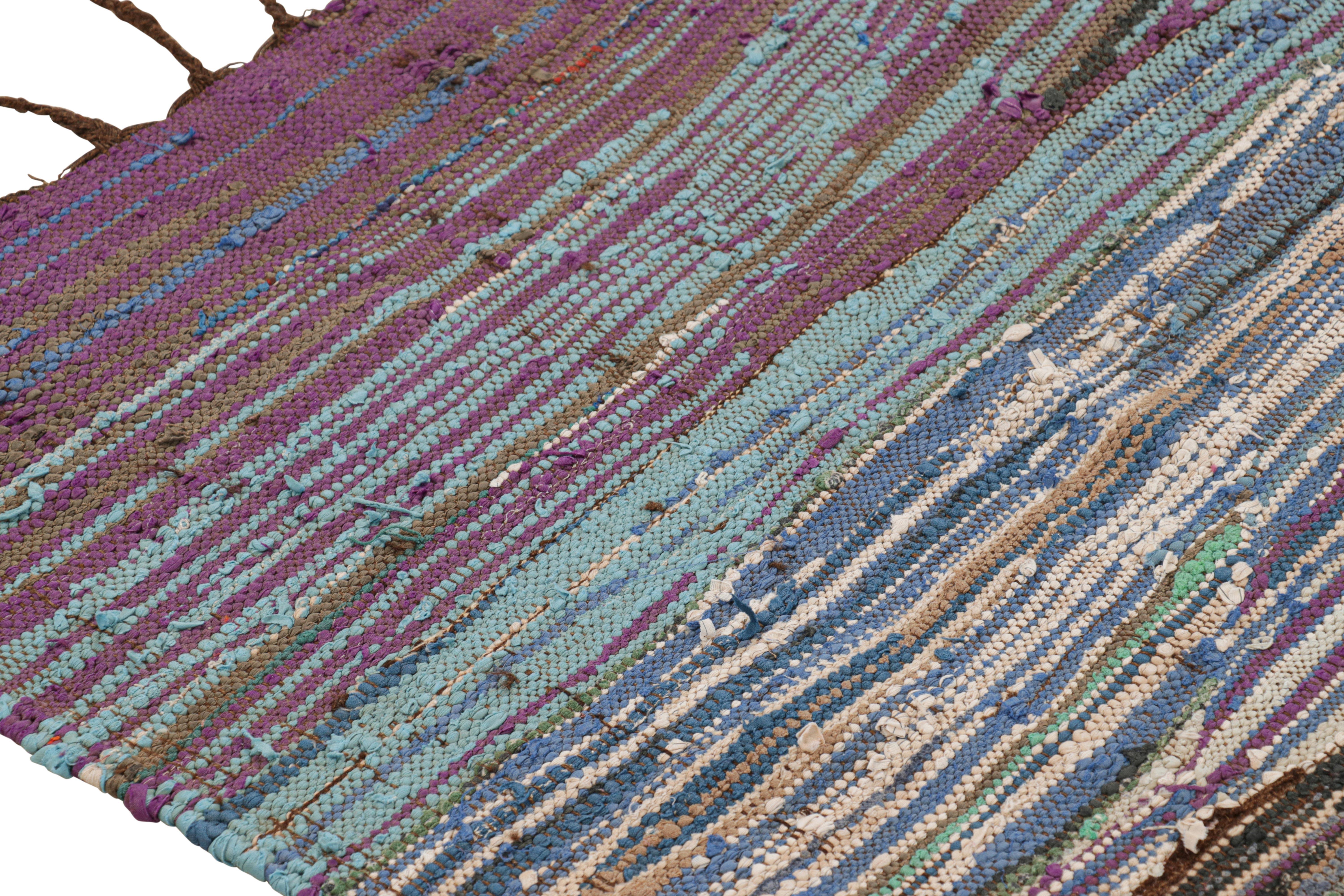 Metà XX secolo Tappeto Kilim marocchino vintage a strisce policrome, da Rug & Kilim in vendita