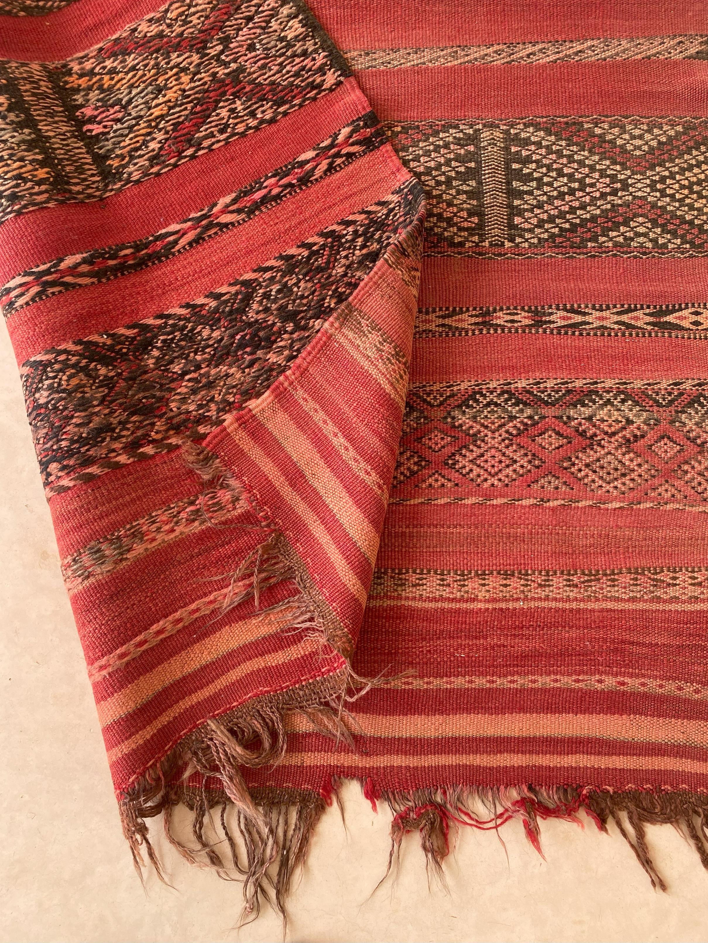 Vintage Moroccan Kilim rug - Red - 5x9.2feet / 152x282cm For Sale 6