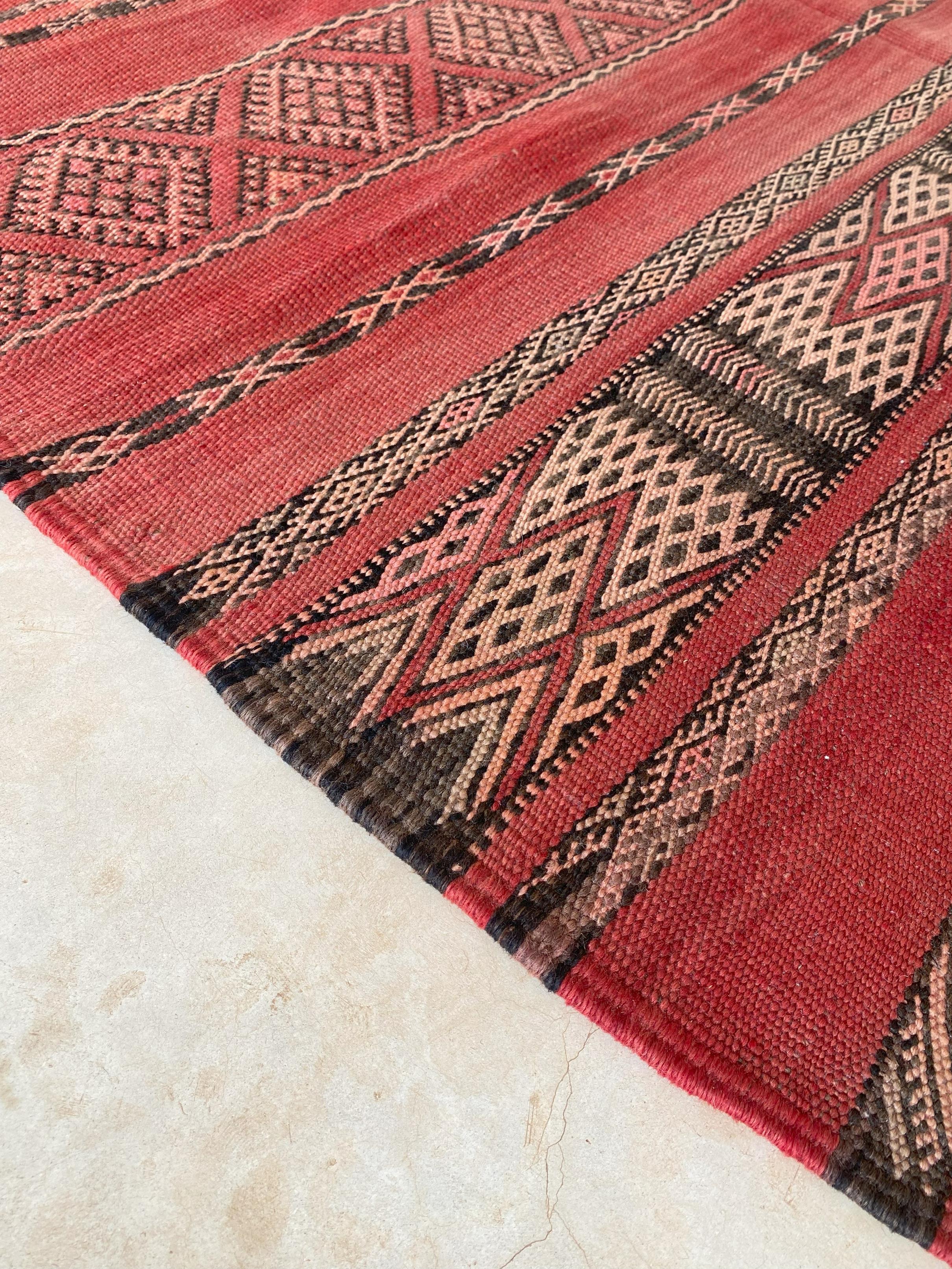 Vintage Moroccan Kilim rug - Red - 5x9.2feet / 152x282cm For Sale 7
