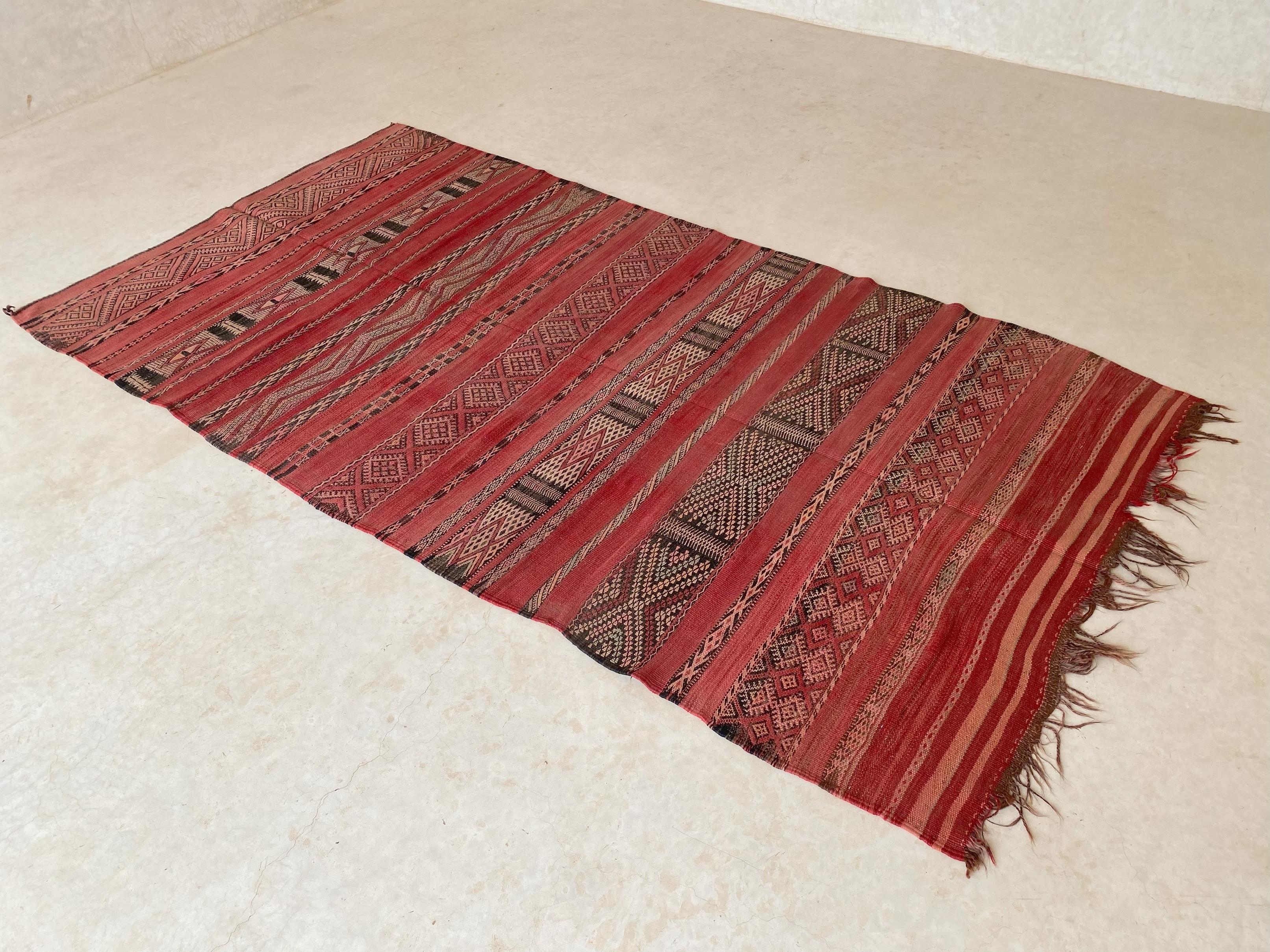 Hand-Woven Vintage Moroccan Kilim rug - Red - 5x9.2feet / 152x282cm For Sale