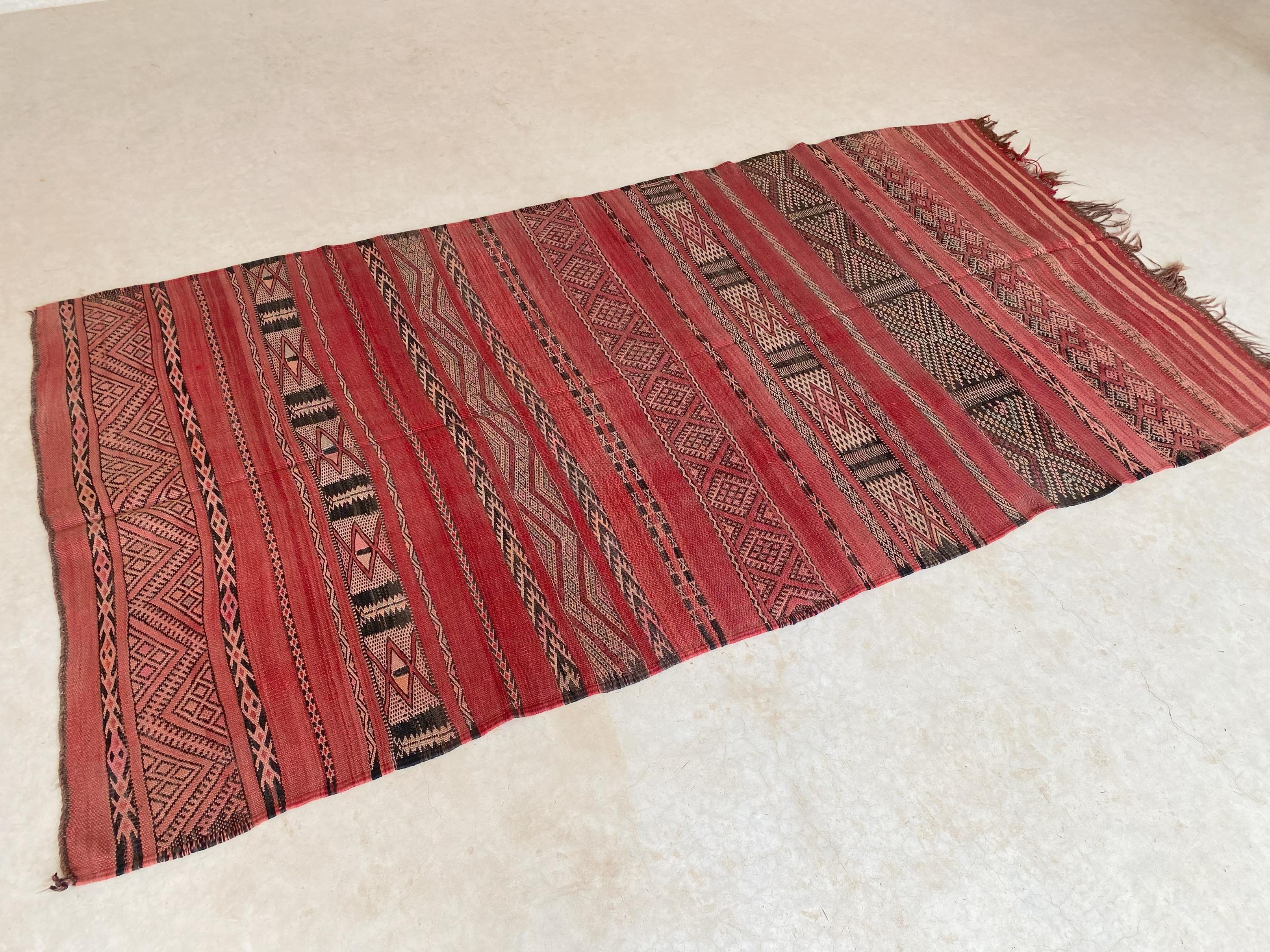 20th Century Vintage Moroccan Kilim rug - Red - 5x9.2feet / 152x282cm For Sale
