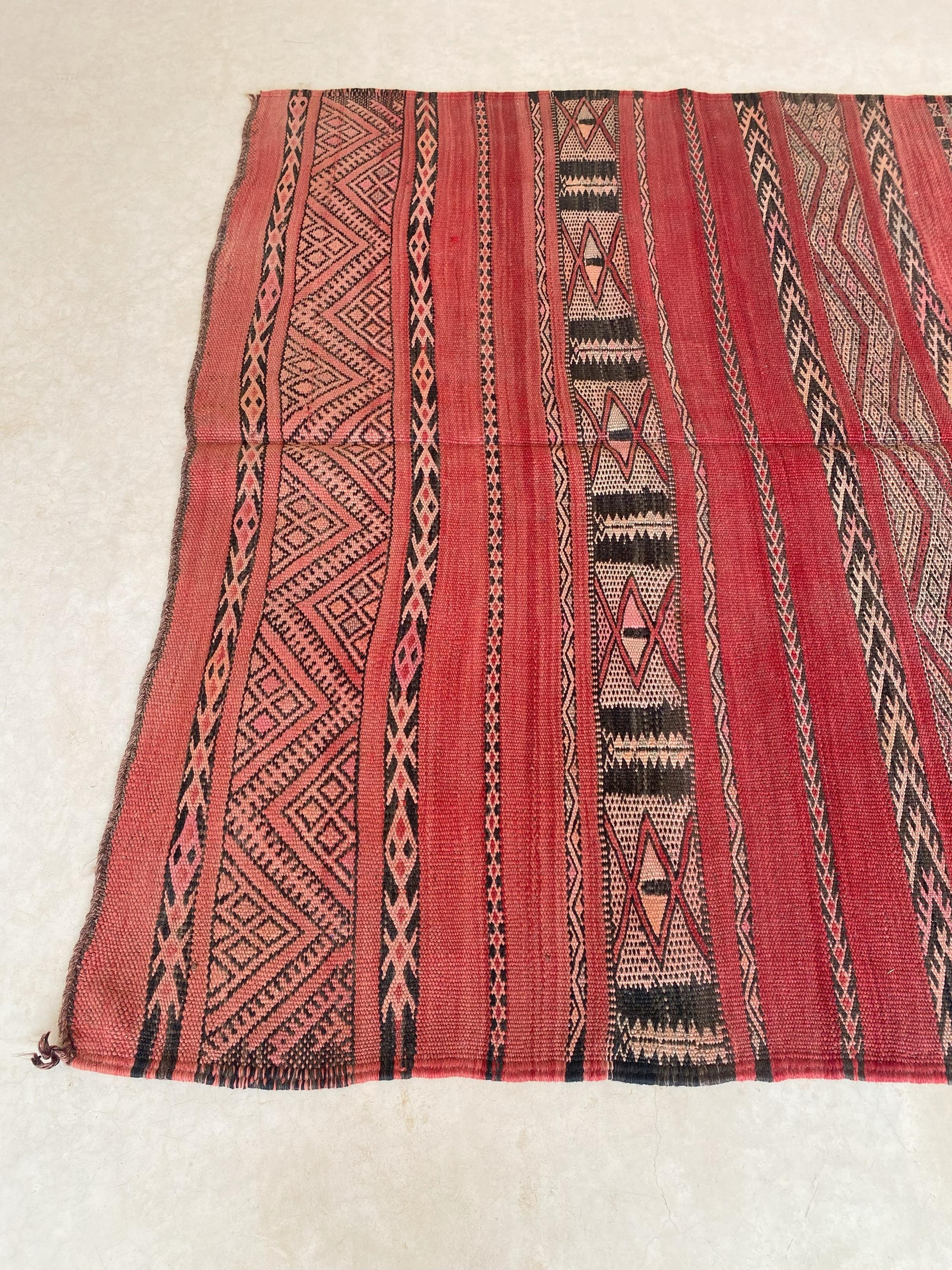 Vintage Moroccan Kilim rug - Red - 5x9.2feet / 152x282cm For Sale 1
