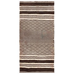Vintage Moroccan Kilim Rug. Size: 4 ft 7 in x 9 ft 2 in (1.4 m x 2.79 m)