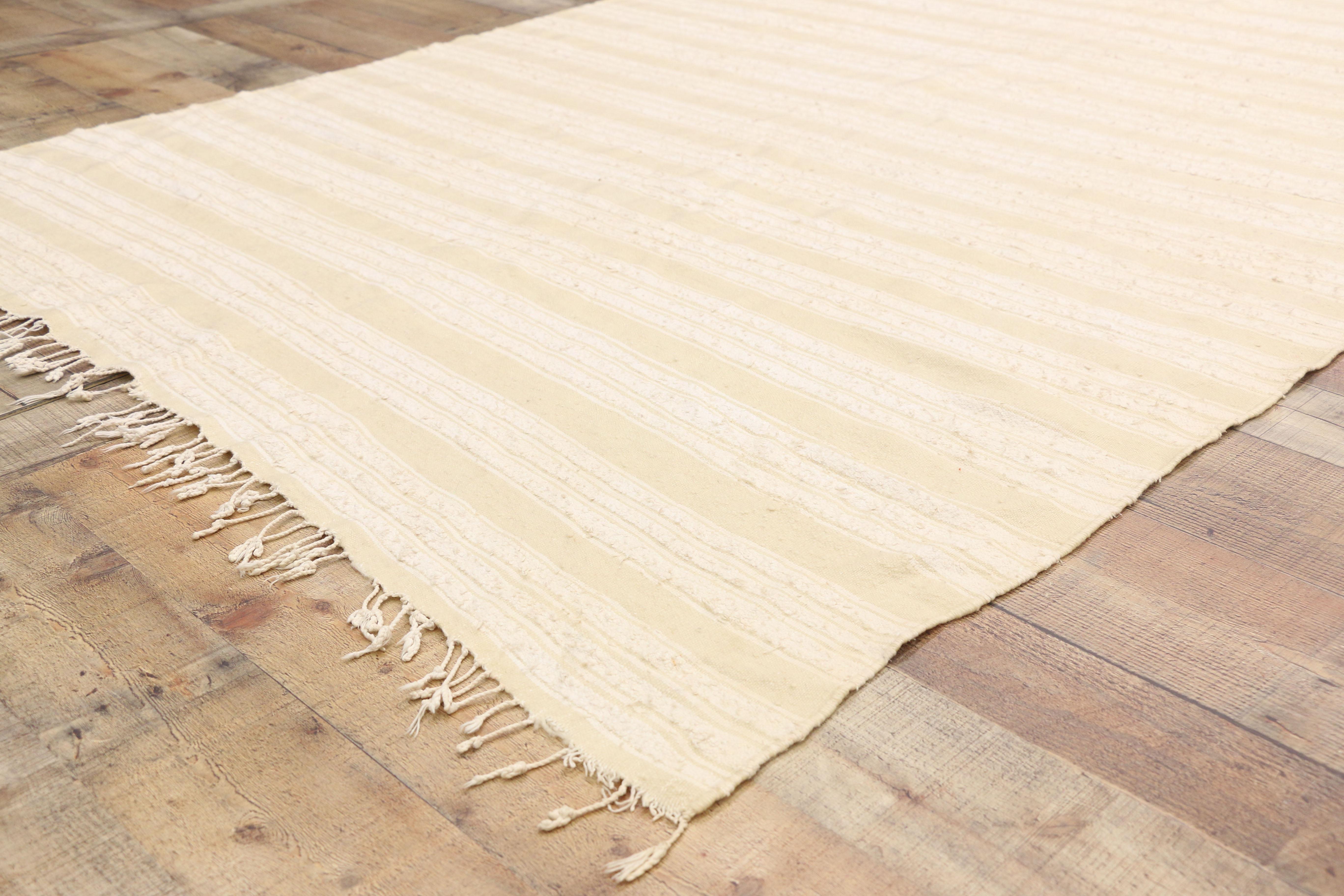 Alfombra Kilim Vintage Marroquí con Estilo Minimalista Escandinavo, Alfombra de Color Neutro siglo XX en venta