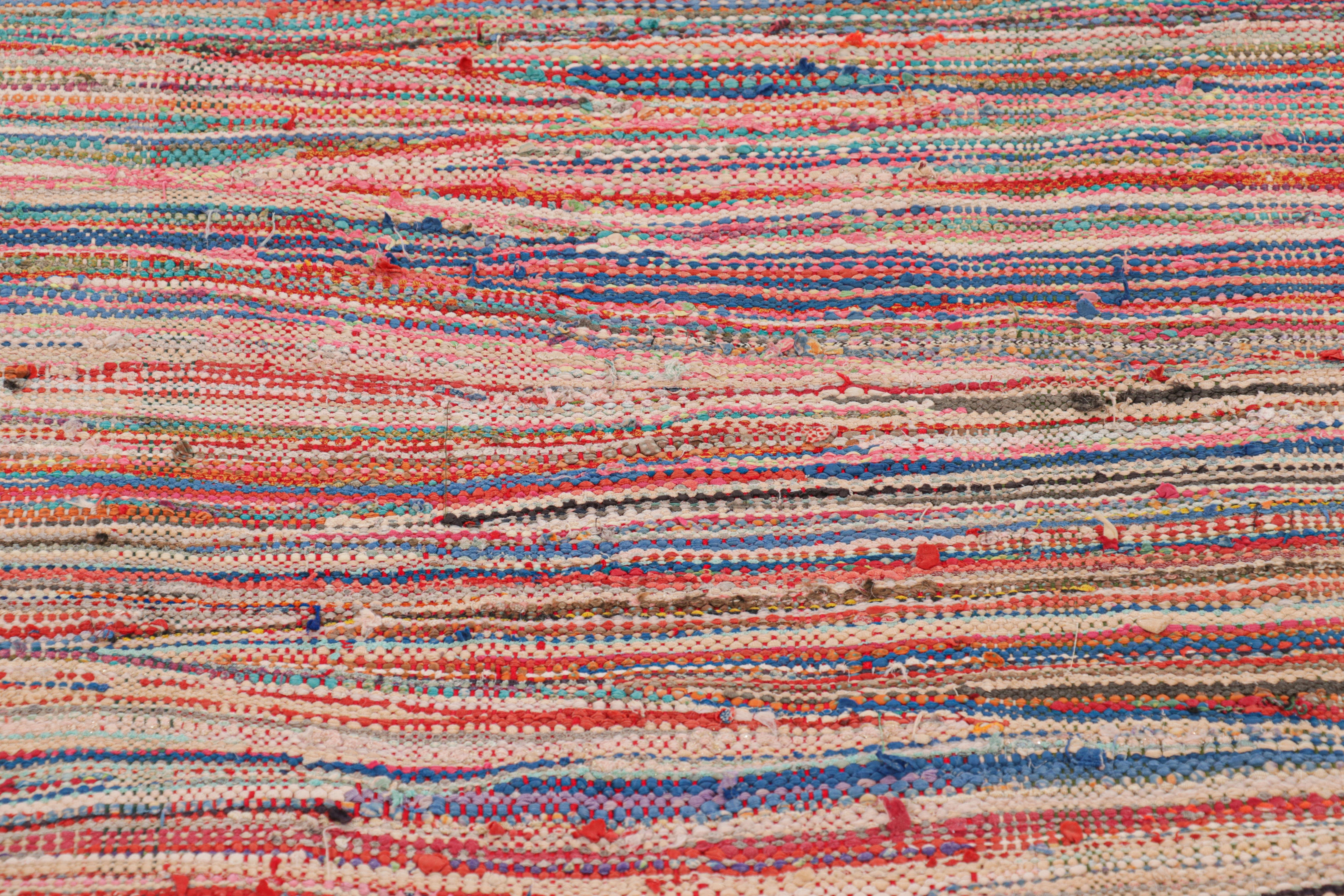 Marocchino Tappeto kilim marocchino vintage con strisce policrome, da Rug & Kilim in vendita