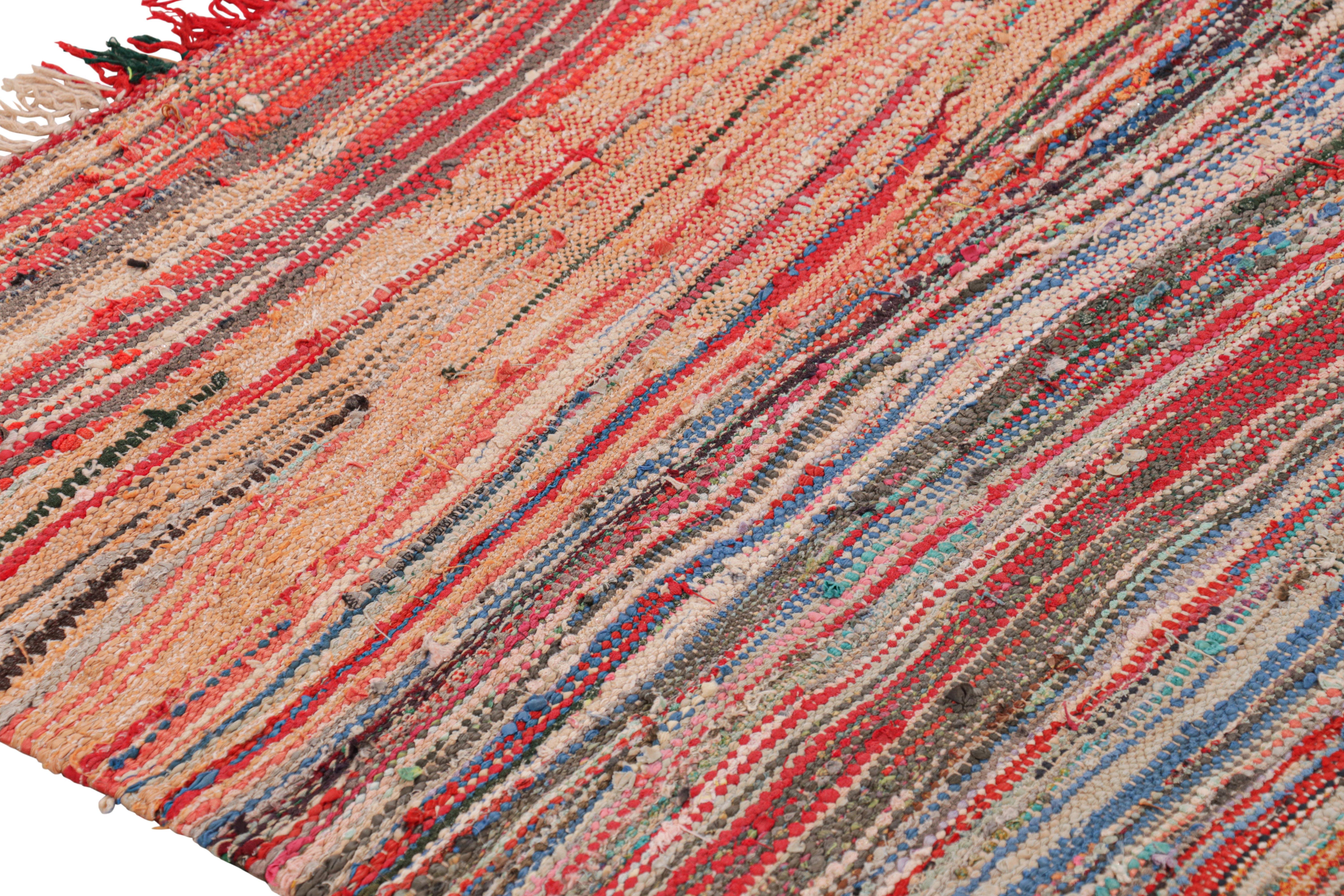 Metà XX secolo Tappeto kilim marocchino vintage con strisce policrome, da Rug & Kilim in vendita