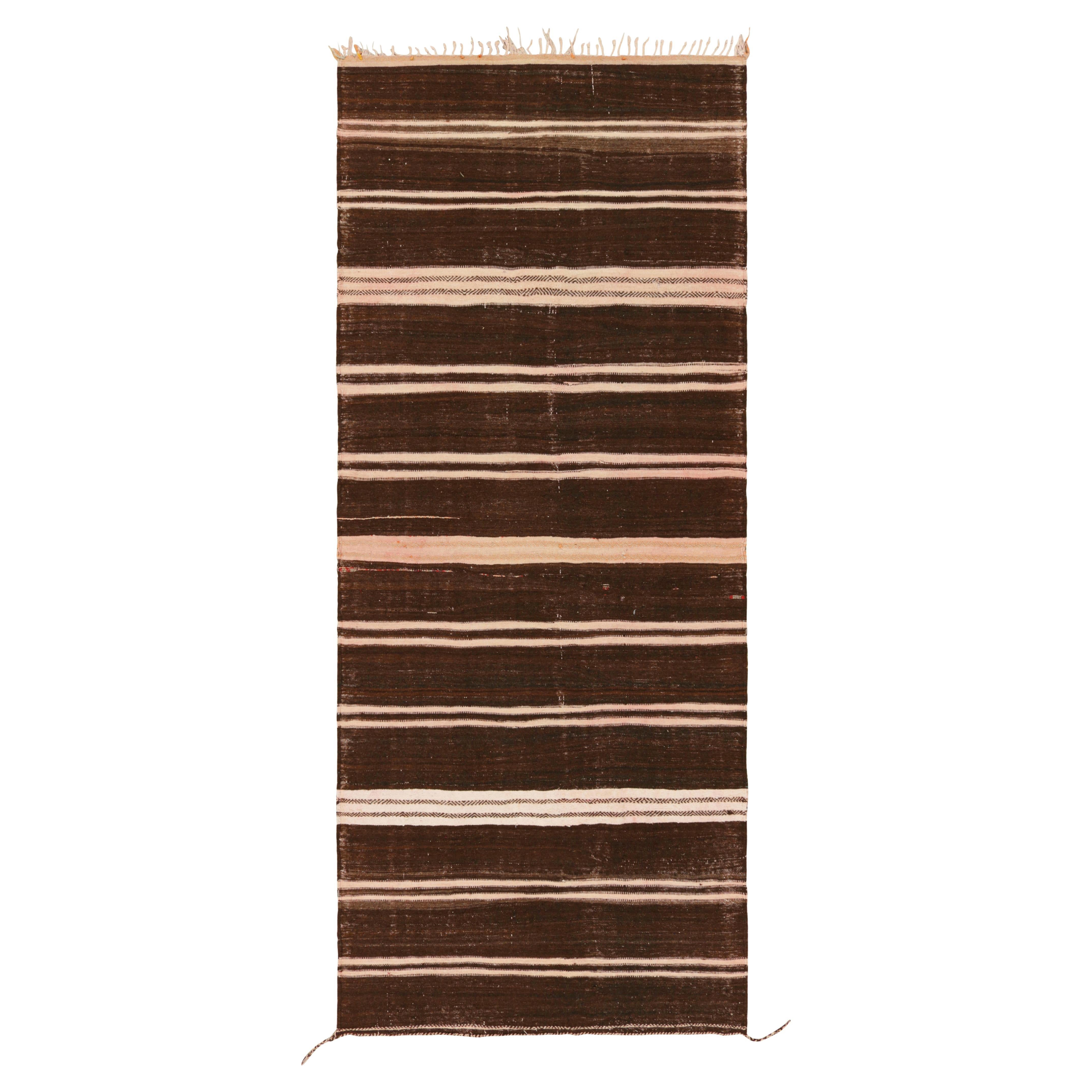 Tapis de course Kilim marocain vintage à rayures Beige-Brown, de Rug & Kilim