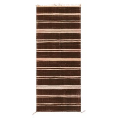 Marokkanischer Kilim-Läufer mit beige-braunen Streifen, von Rug & Kilim