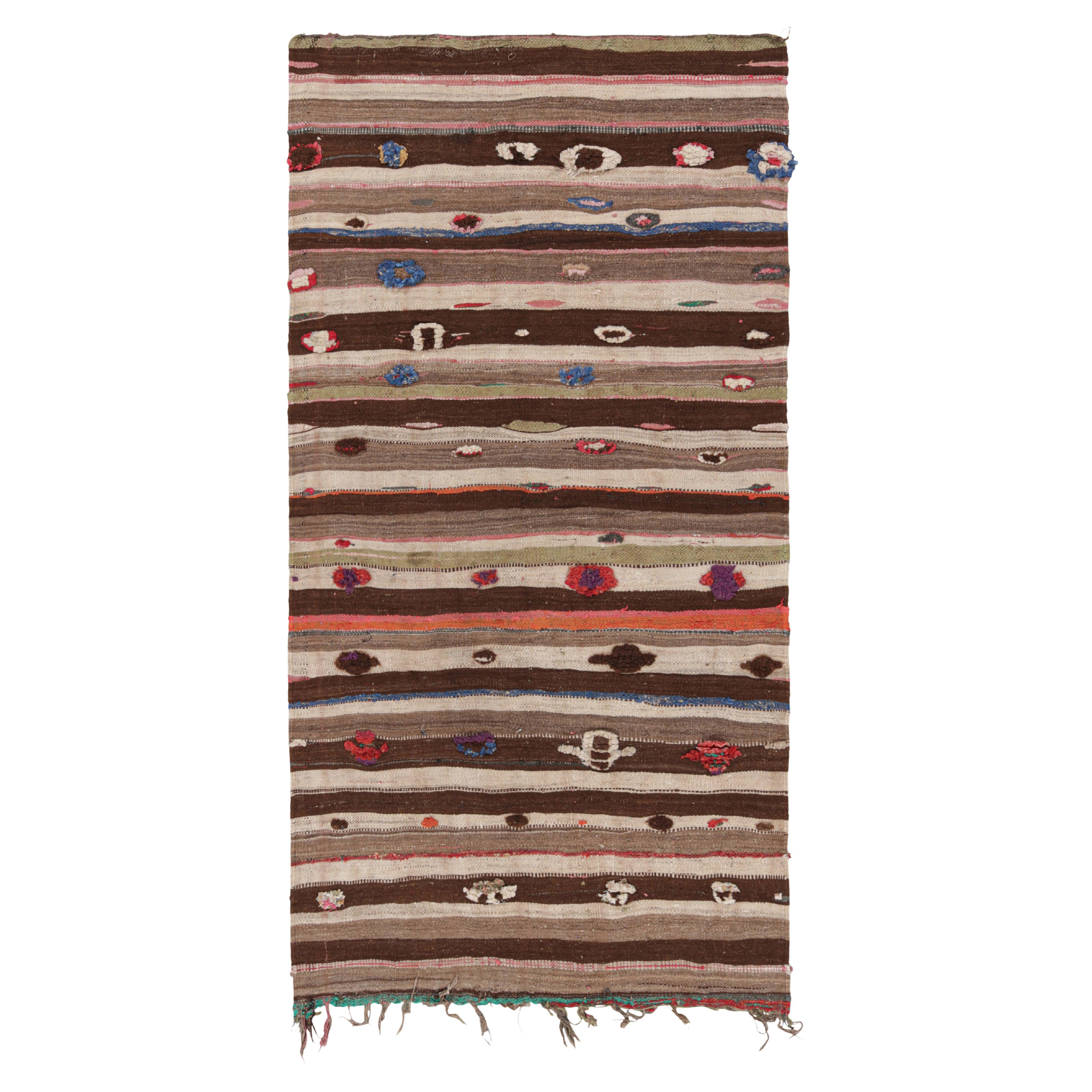 Tapis de course Kilim marocain vintage à rayures Beige-Brown, de Rug & Kilim