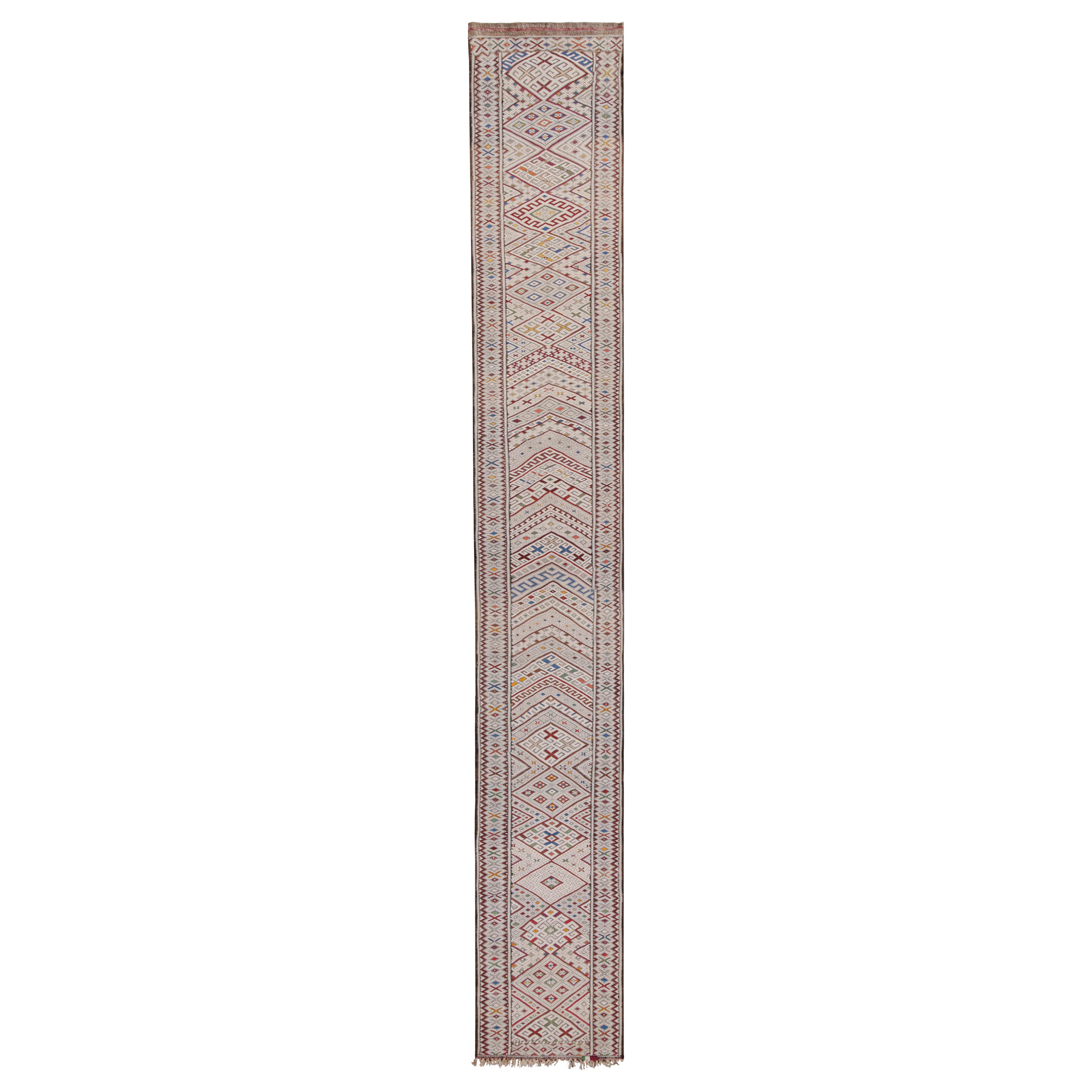 Marokkanischer Vintage-Kelim-Läufer aus Marokko mit polychromen Mustern von Rug & Kilim