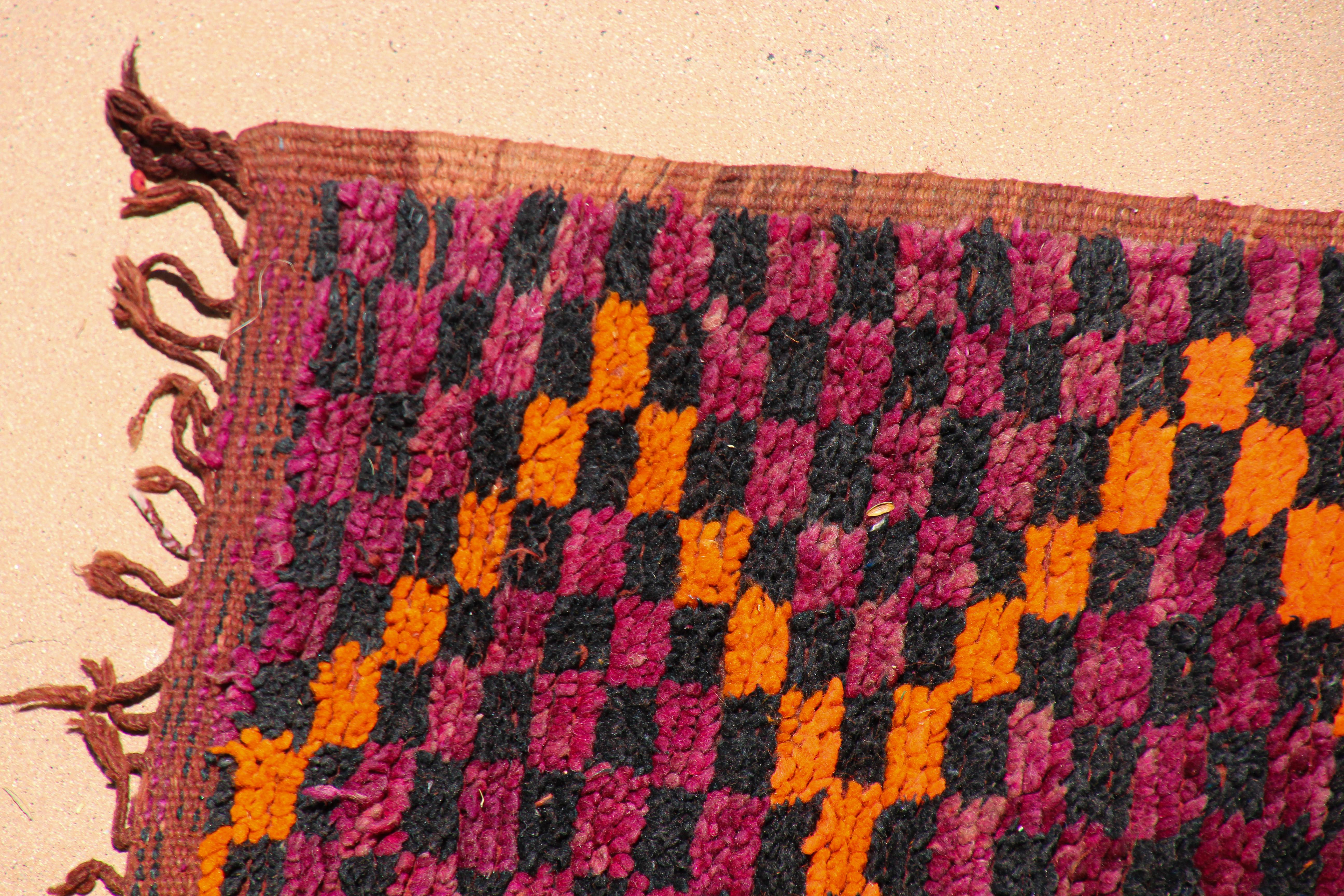 1960 Auténtica alfombra tribal marroquí vintage de pelo grande en venta 8