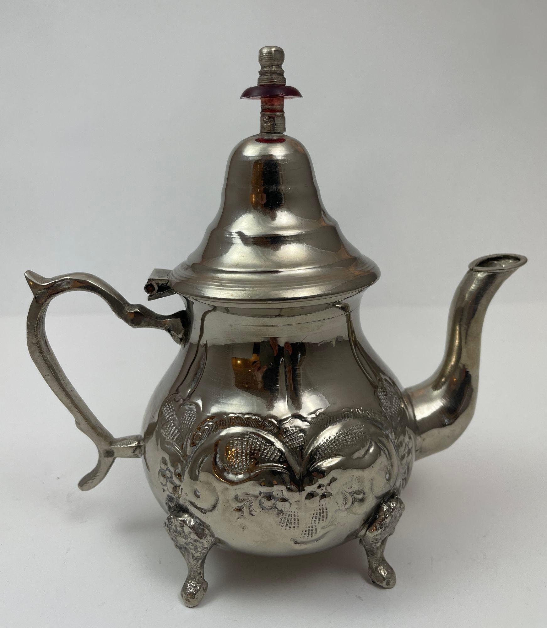 Vintage classic aged Moroccan silver plated tea pot. Handcrafted in Morocco.
Vintage Moroccan teapot from the older areas of the brass market of Marrakesh.
They are created from nickel silver or brass or a combination of the two.
Great silver plated