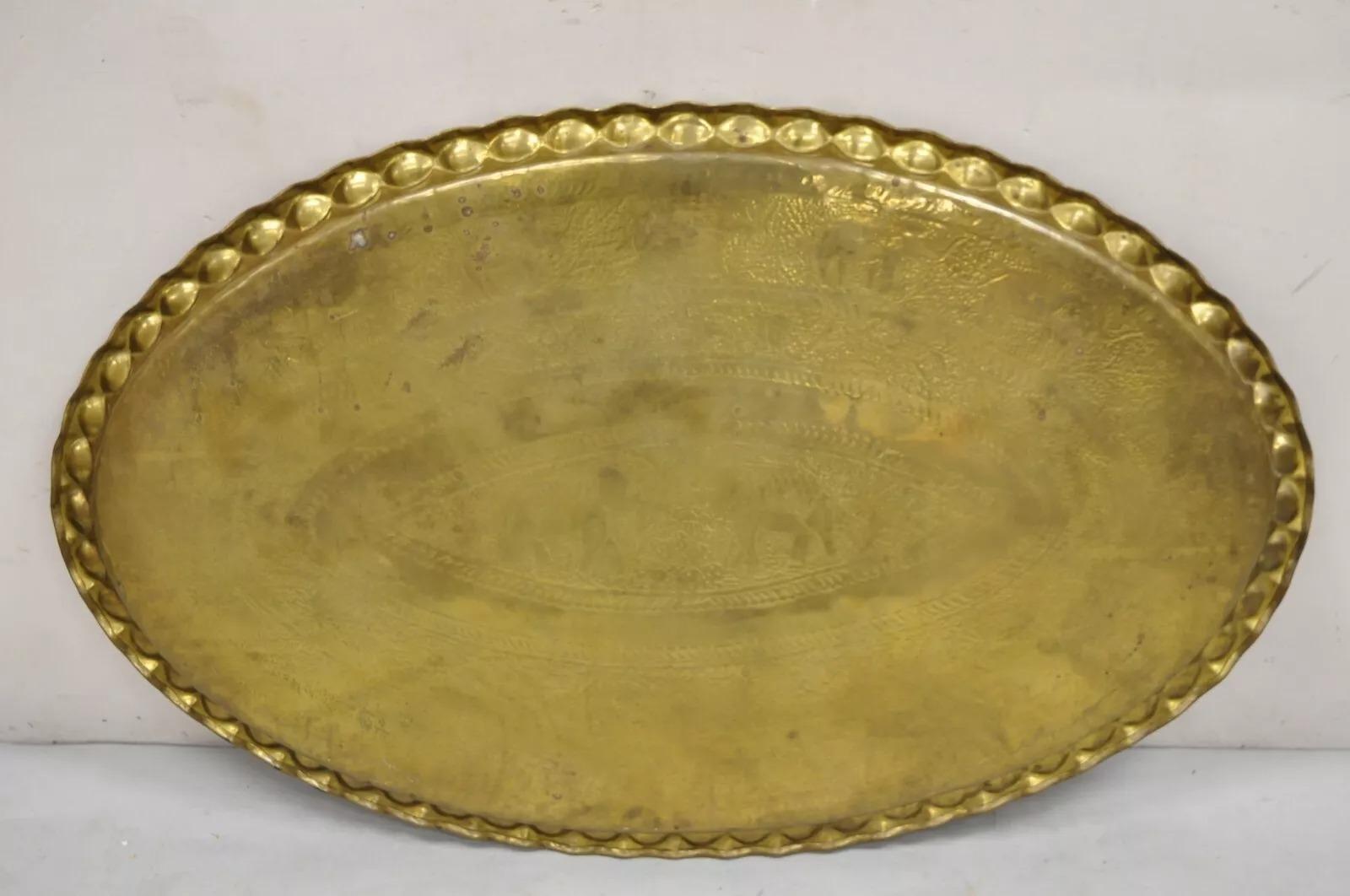 Bandeja vintage marroquí de Oriente Medio grande de latón ovalada con elefante grabado 46 en venta 1