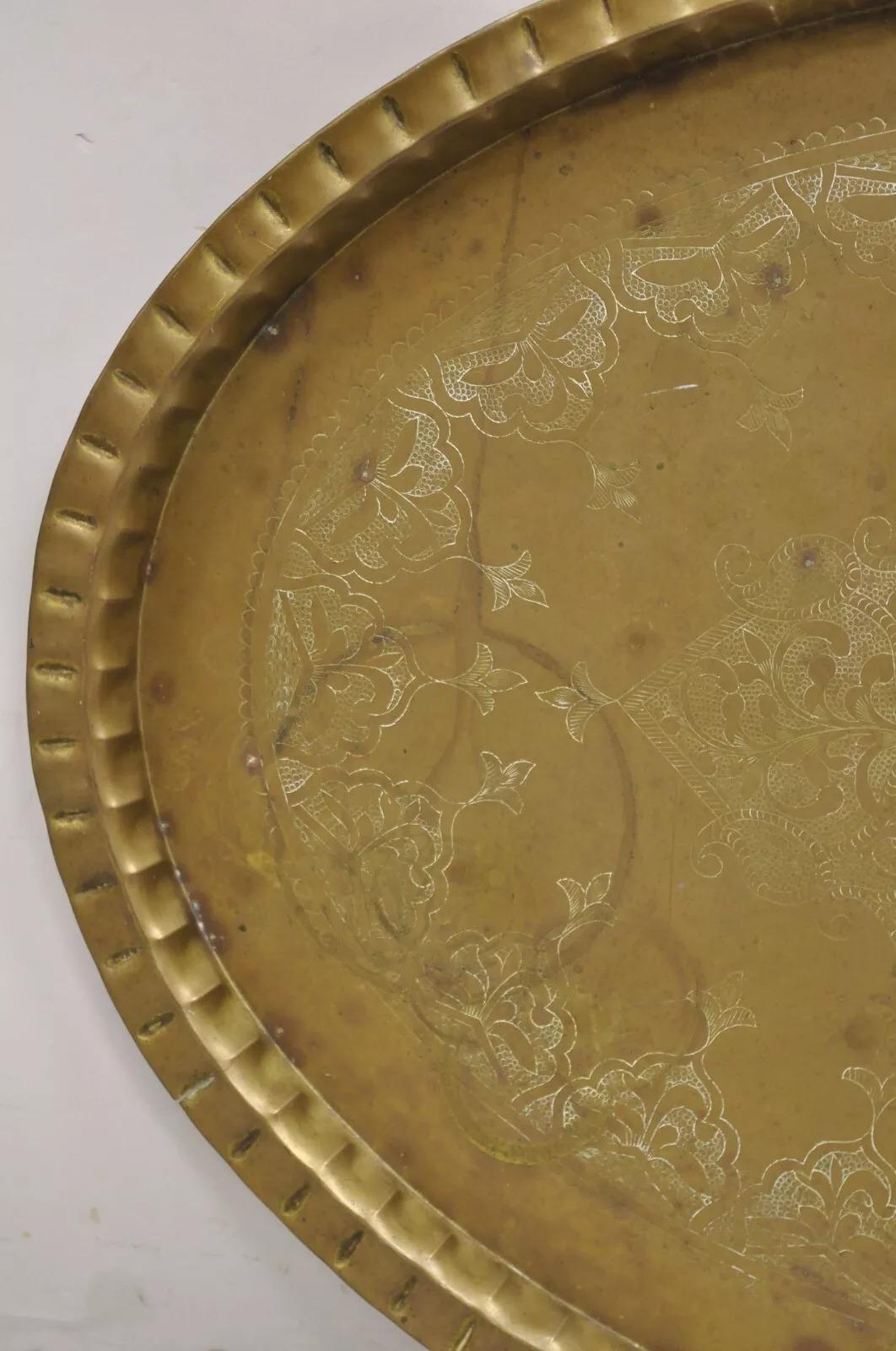 Bandeja vintage marroquí de latón macizo de Oriente Medio grande y ovalada grabada de 42 en Bueno estado para la venta en Philadelphia, PA