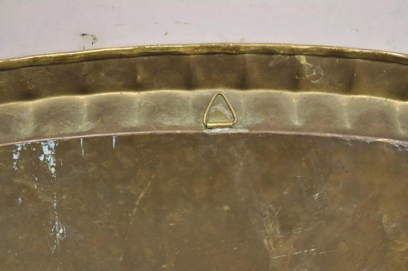 Bandeja vintage marroquí de latón macizo de Oriente Medio grande y ovalada grabada de 42 en venta 2