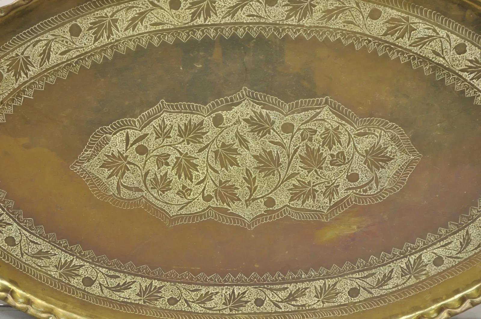 Bandeja vintage marroquí de latón macizo de Oriente Medio grande y ovalada grabada de 45 Latón en venta