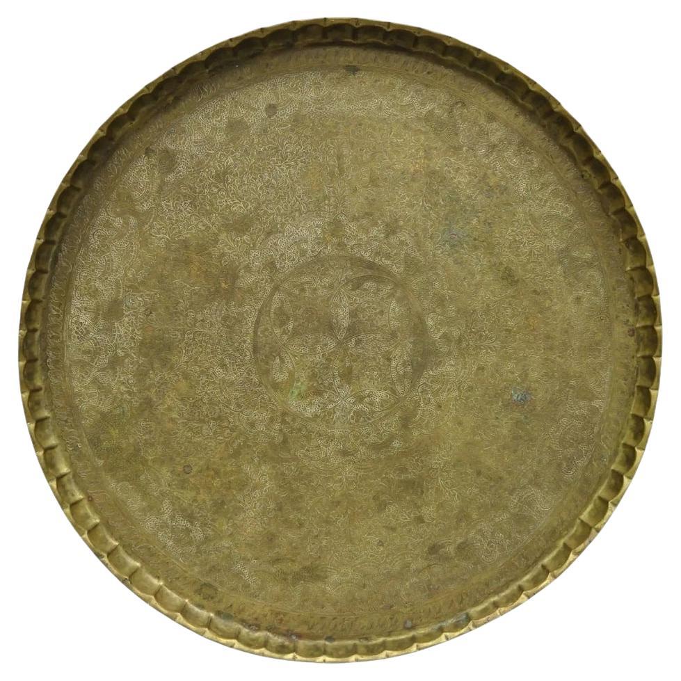 Vintage marocchino medio orientale in ottone massiccio, grande vassoio rotondo con incisione da 33,5 pollici