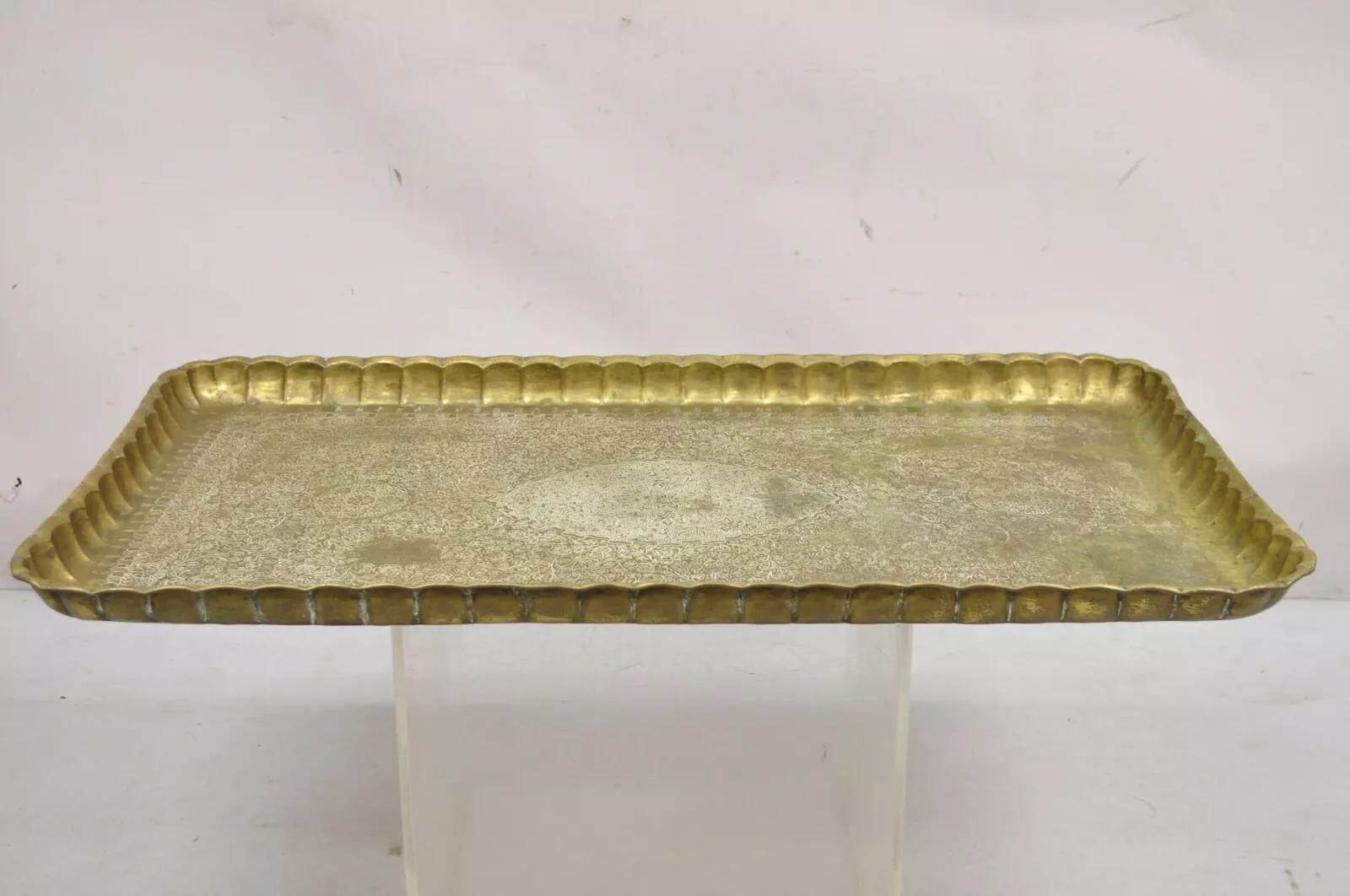Vassoio d'epoca marocchino mediorientale in ottone massiccio rettangolare inciso da 30 pollici in vendita 3