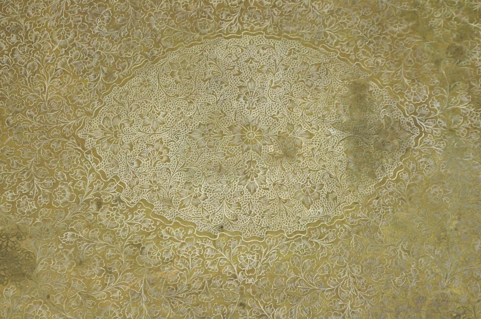 Altro Vassoio d'epoca marocchino mediorientale in ottone massiccio rettangolare inciso da 30 pollici in vendita