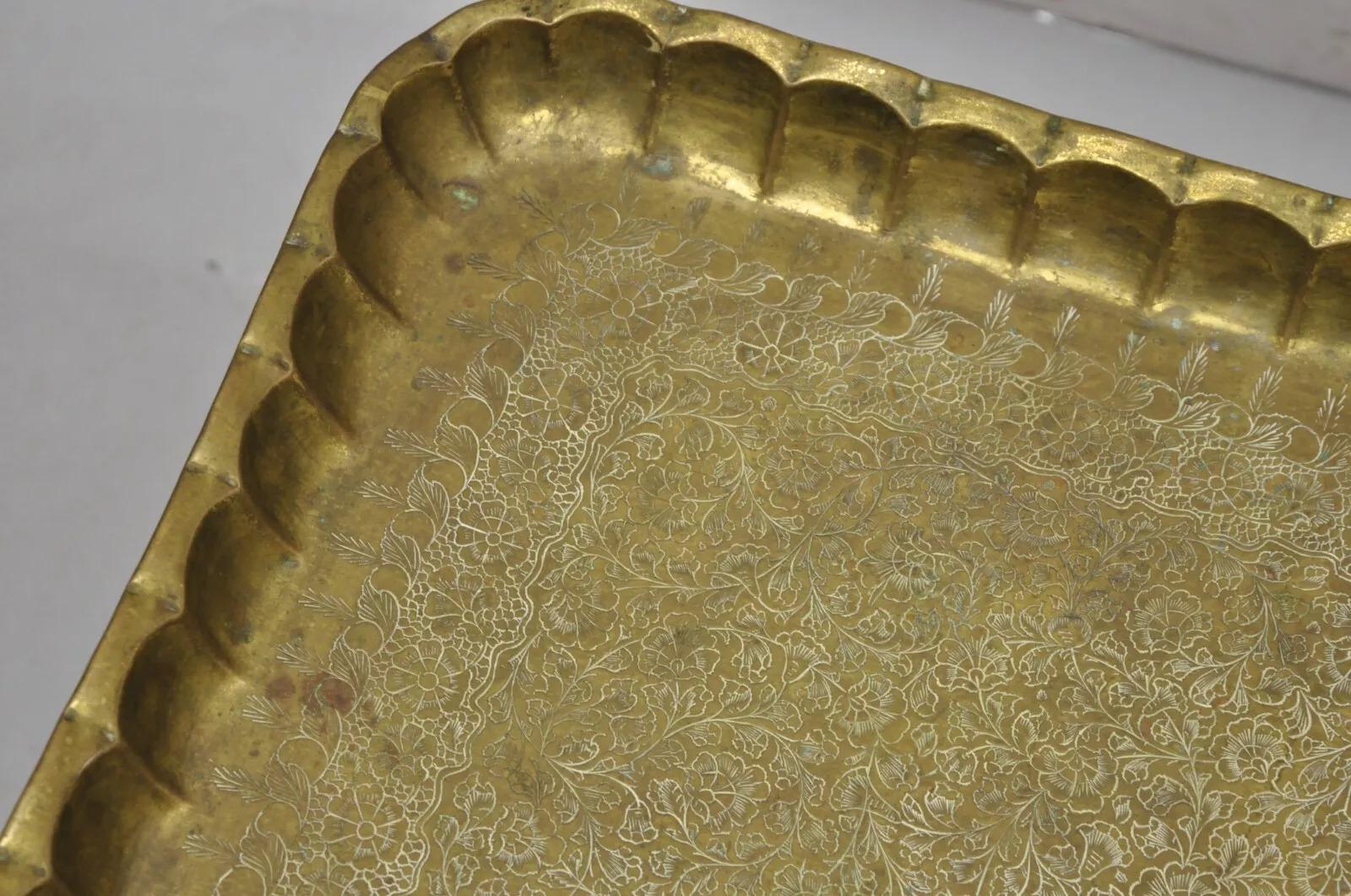 Sconosciuto Vassoio d'epoca marocchino mediorientale in ottone massiccio rettangolare inciso da 30 pollici in vendita