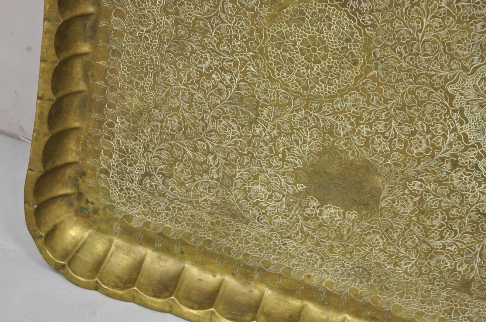 Vassoio d'epoca marocchino mediorientale in ottone massiccio rettangolare inciso da 30 pollici In condizioni buone in vendita a Philadelphia, PA