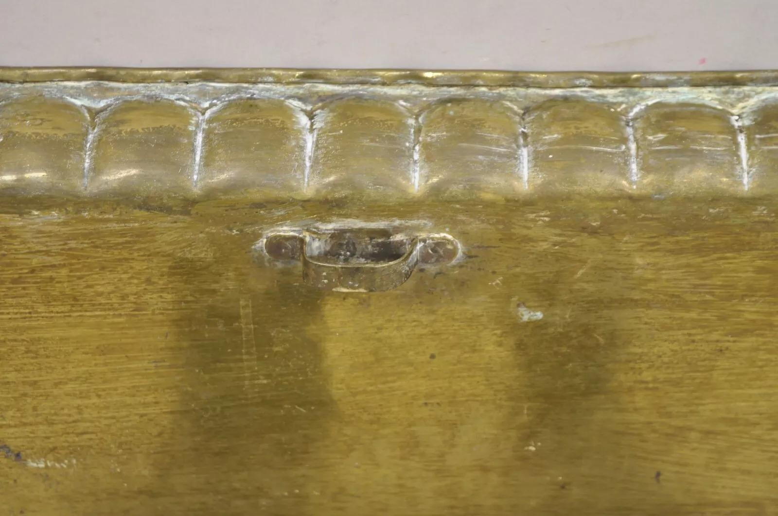 Vassoio d'epoca marocchino mediorientale in ottone massiccio rettangolare inciso da 30 pollici in vendita 2
