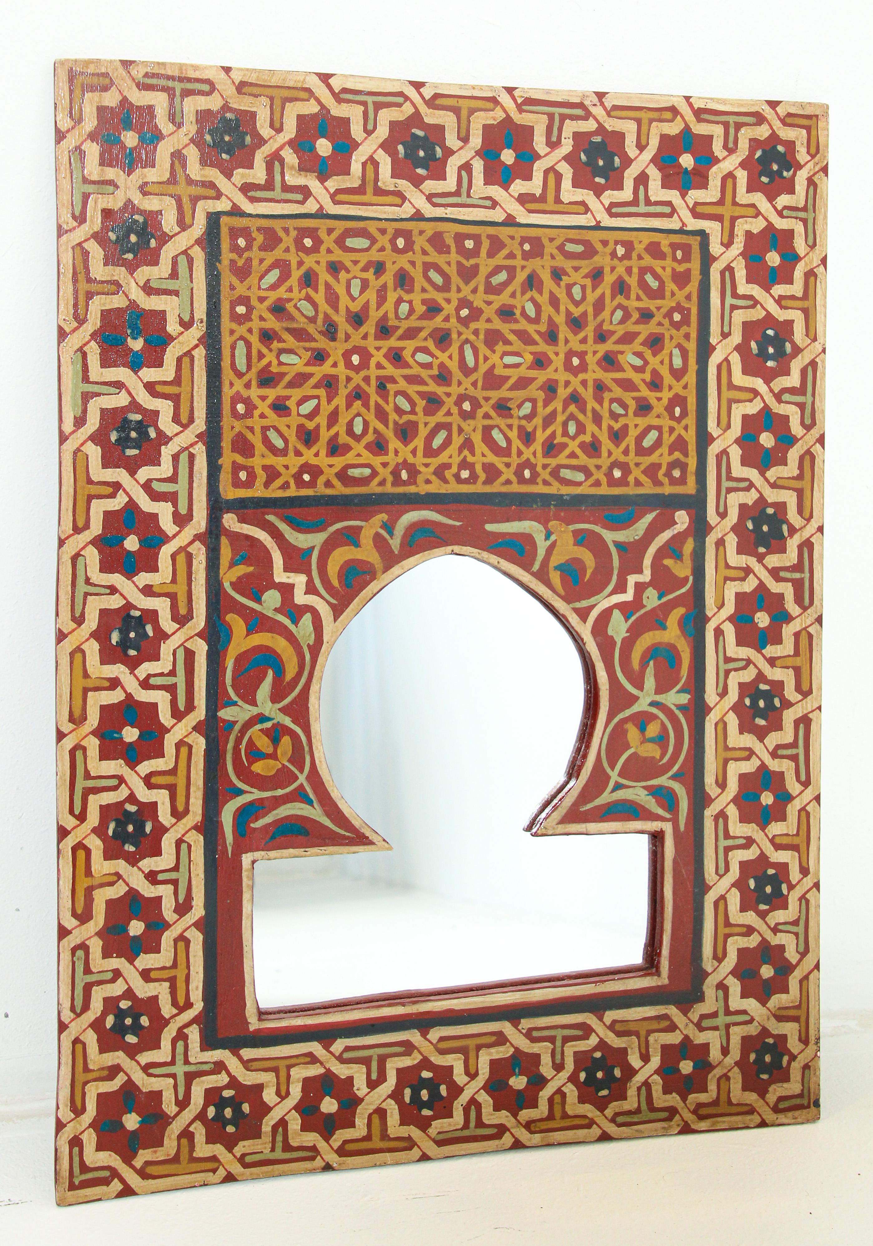 Miroir marocain vintage peint à la main avec des motifs mauresques rouges et ambrés Bon état - En vente à North Hollywood, CA