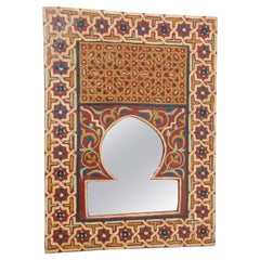 Miroir marocain vintage peint à la main avec des motifs mauresques rouges et ambrés
