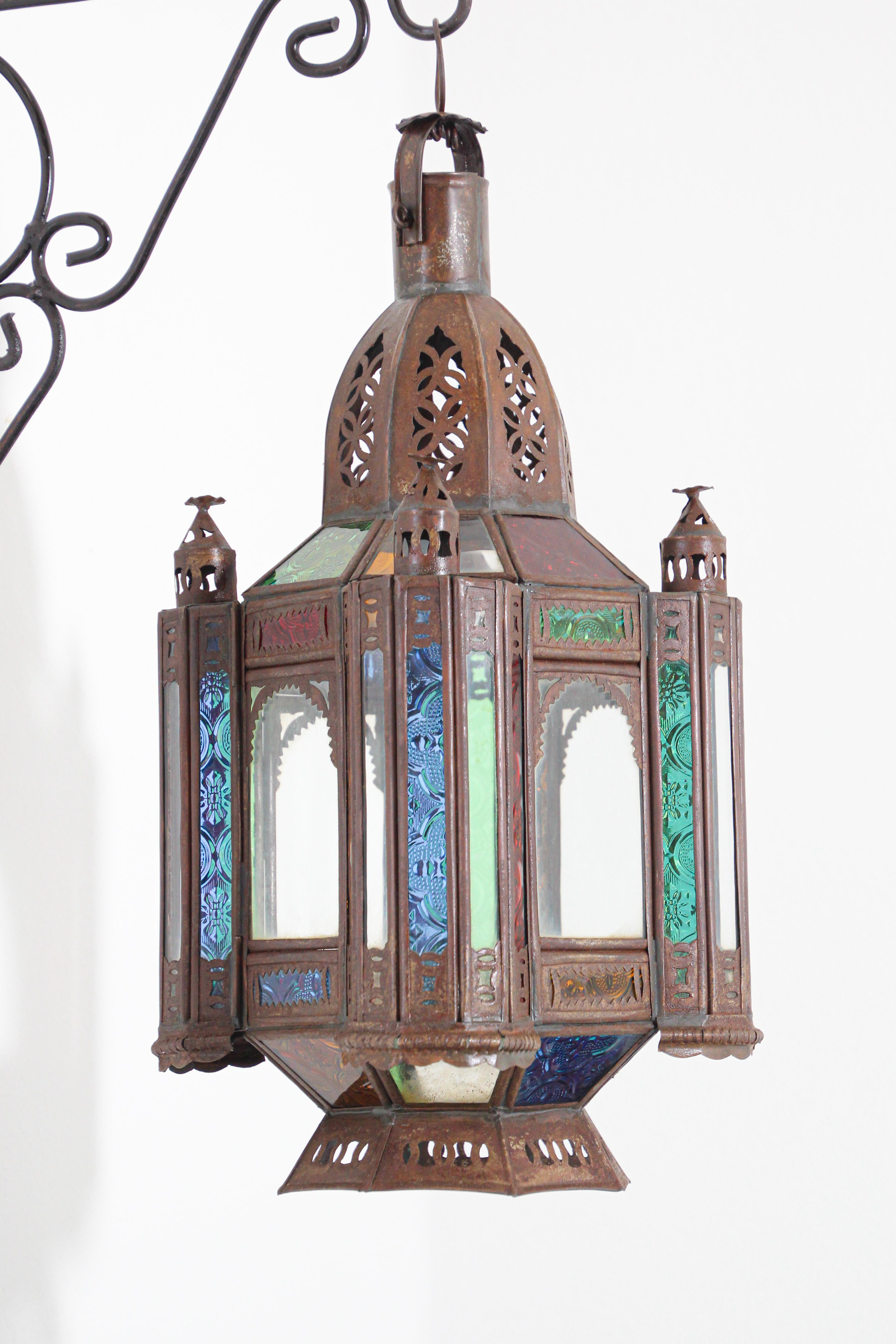 Vintage marokkanischen maurischen Metall und Glasmalerei Laterne oder Anhänger (Handgefertigt) im Angebot
