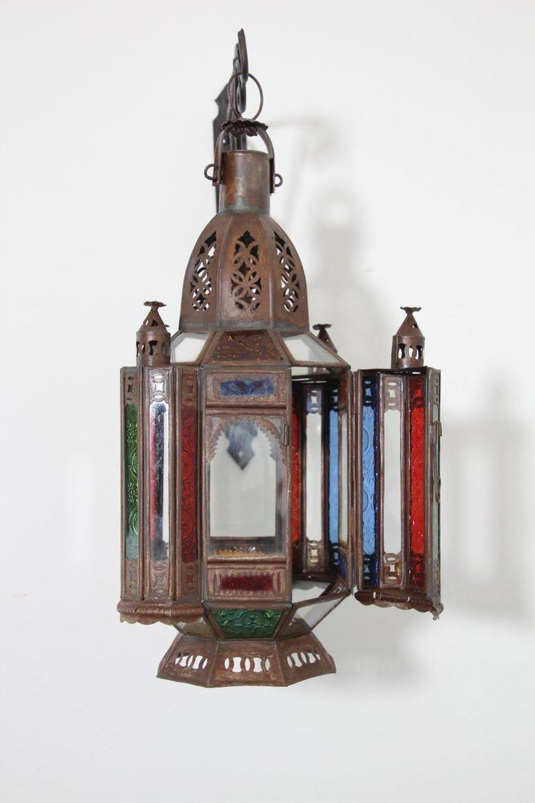20ième siècle Lanterne ou pendentif marocaine vintage en métal et verre teinté en vente