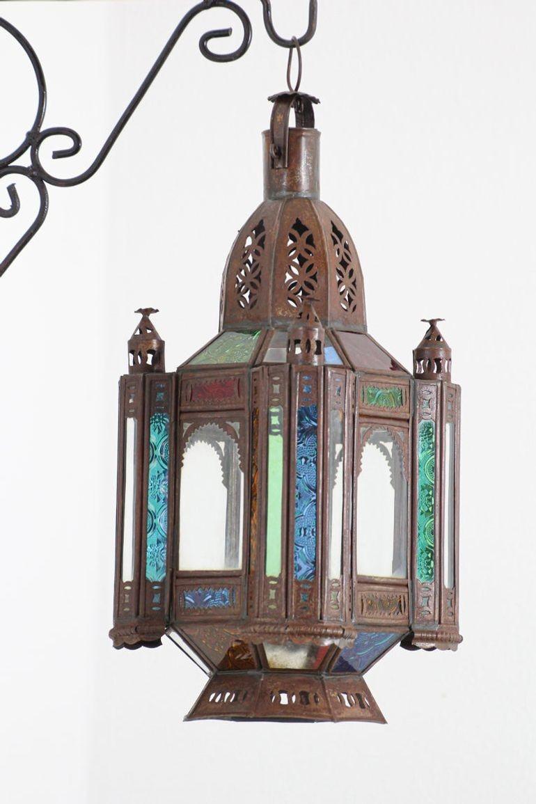 Métal Lanterne ou pendentif marocaine vintage en métal et verre teinté en vente