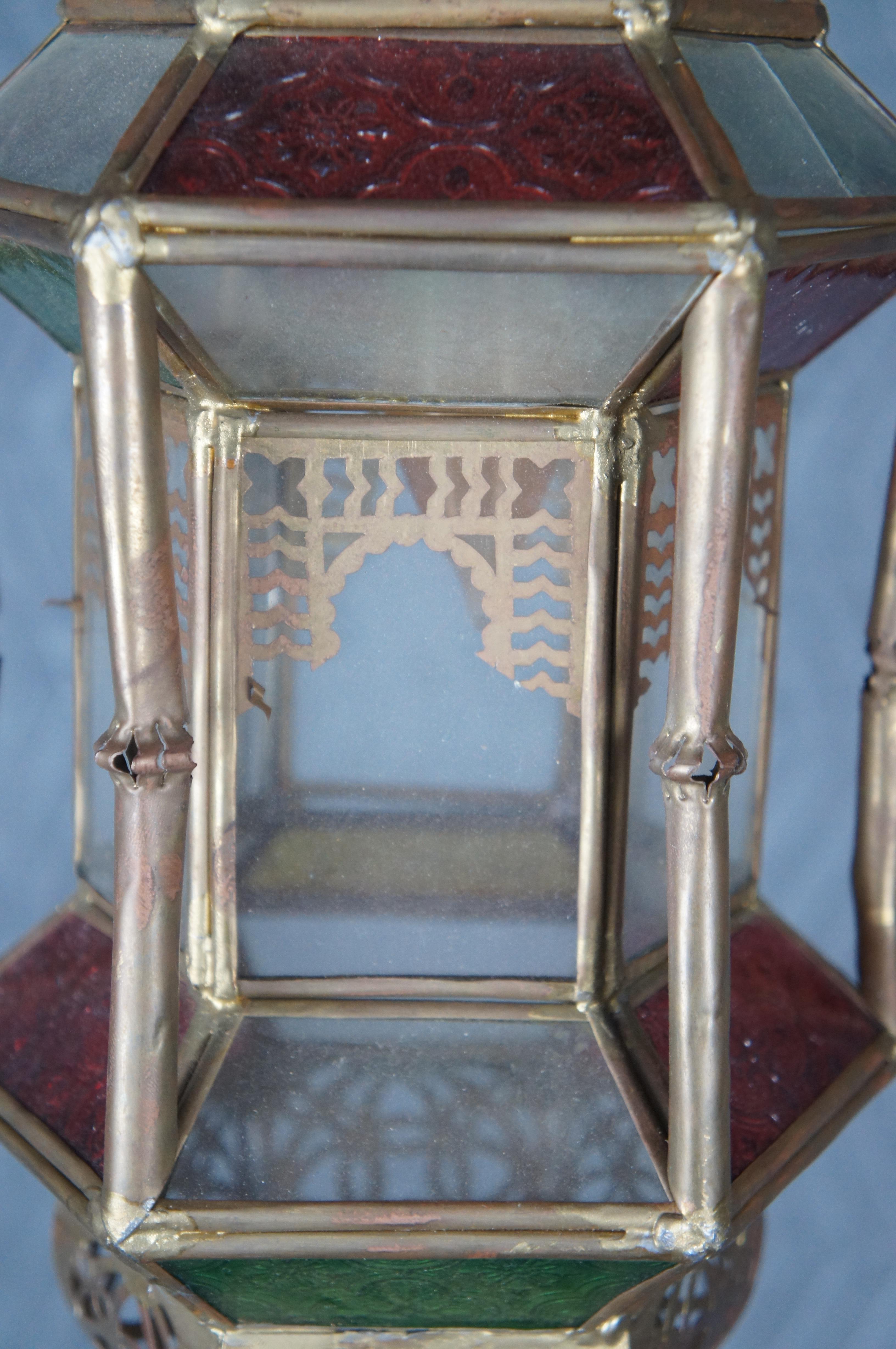 20ième siècle Vintage Marocain Maure Pierce Brass Stained Glass Swag Lamp Lantern Light 17