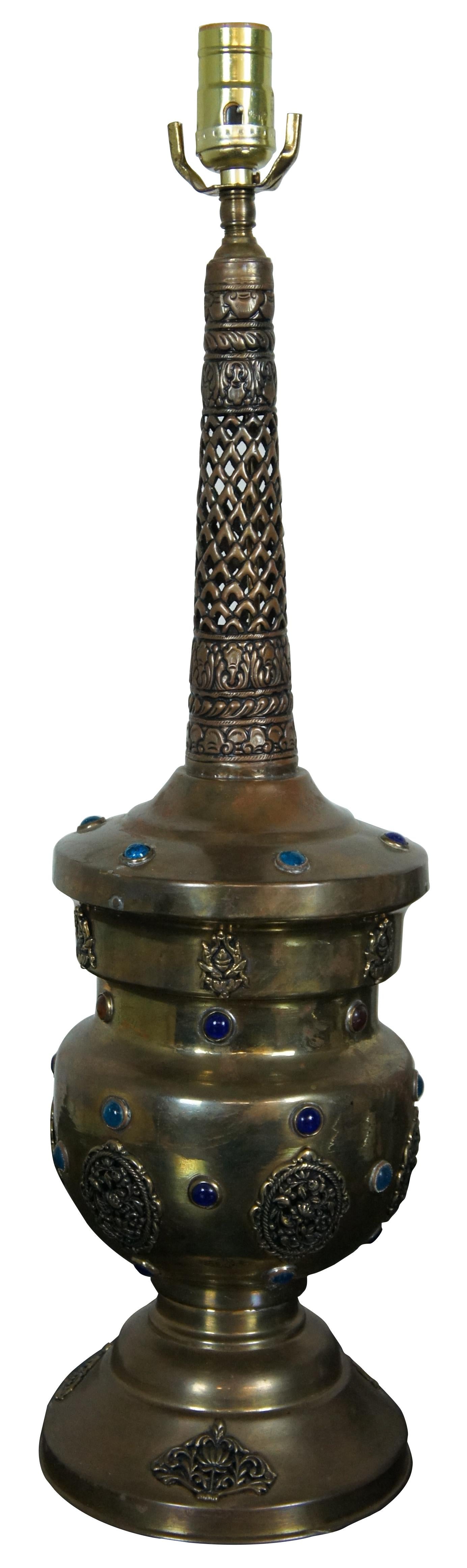 Vintage Moroccan Moorish Pierced Reticulated Jeweled Brass Table Lamp In Good Condition For Sale In Dayton, OH