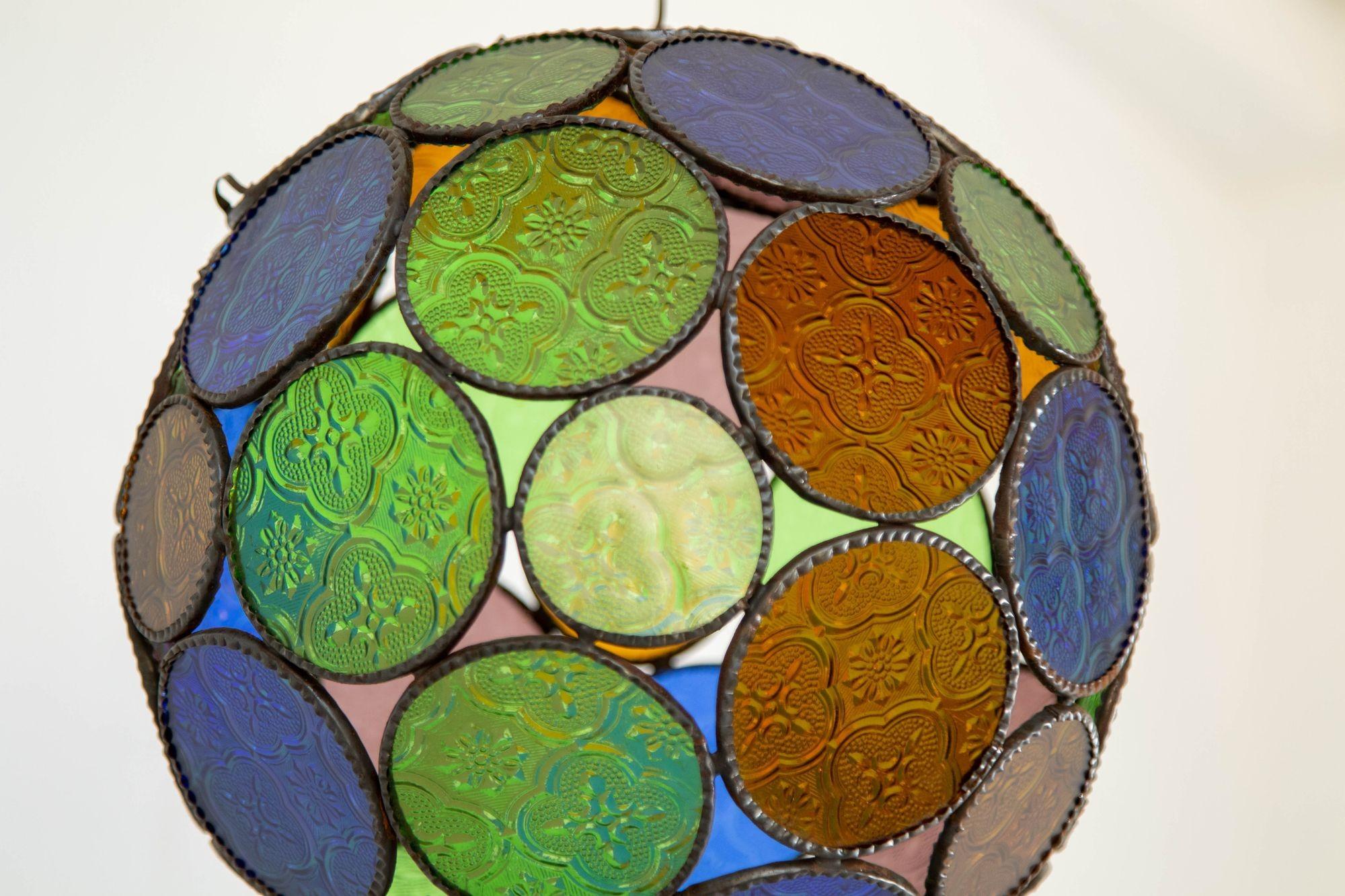 Marokkanische mehrfarbige Vintage-Glas-Kugellaterne im maurischen Stil (20. Jahrhundert) im Angebot