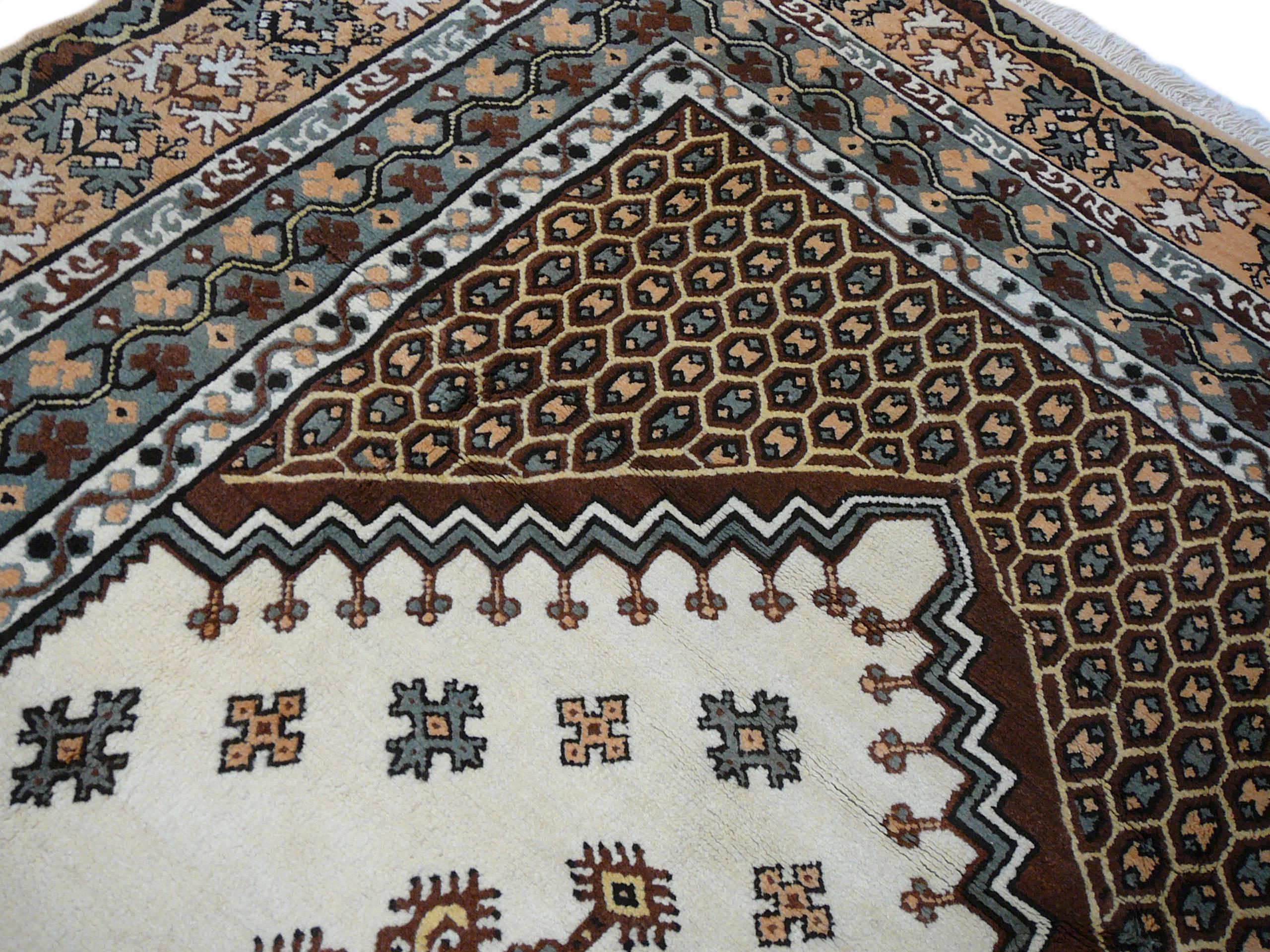 Vintage moroccan north african berber rug For Sale 1