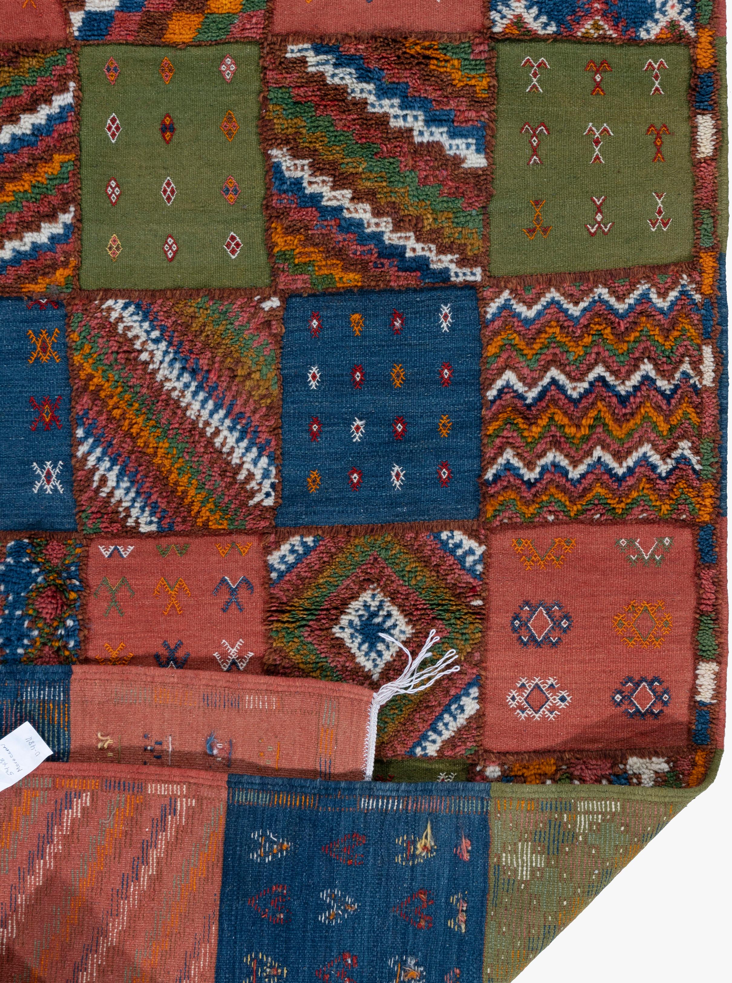 Marokkanischer Vintage-Teppich im Patch-Design  5'4 x 8'4 im Angebot 1