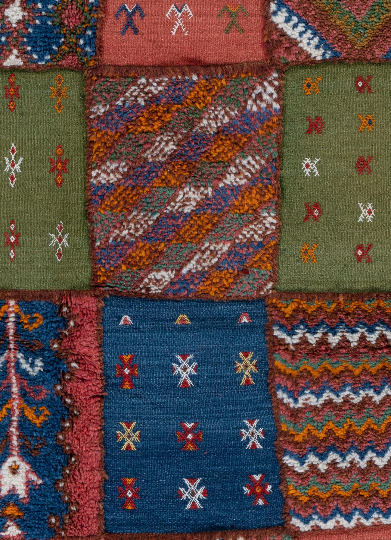 Marokkanischer Vintage-Teppich im Patch-Design  5'4 x 8'4 im Angebot 2