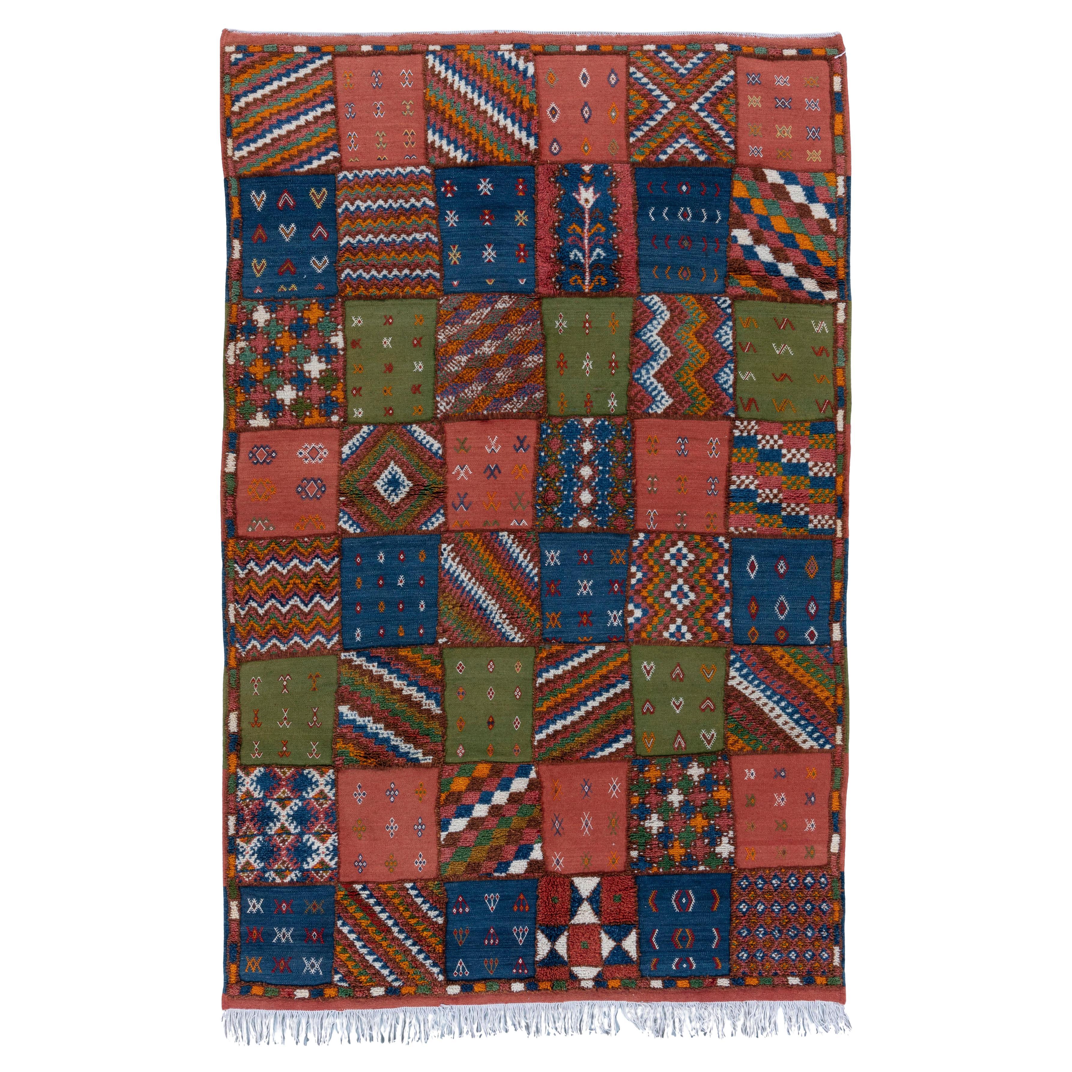 Marokkanischer Vintage-Teppich im Patch-Design  5'4 x 8'4